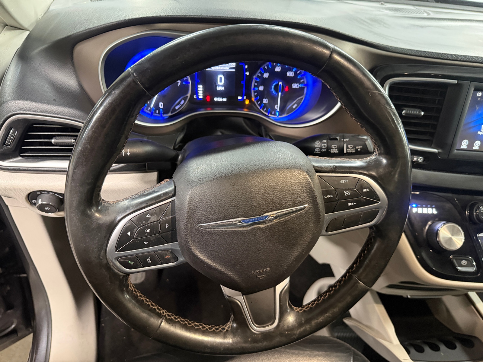 Thumbnail: 2019 Chrysler Pacifica - 4