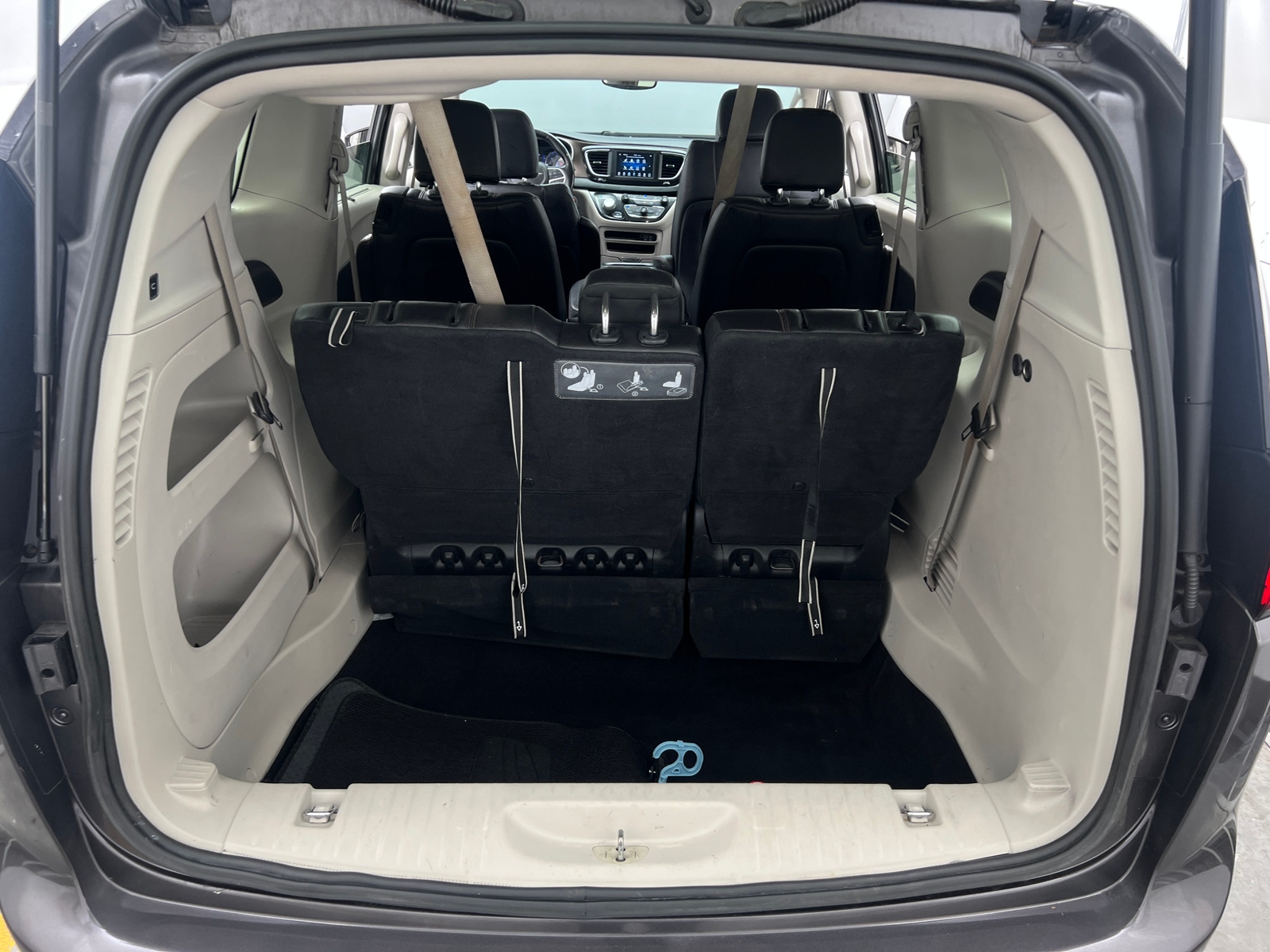 Thumbnail: 2019 Chrysler Pacifica - 6