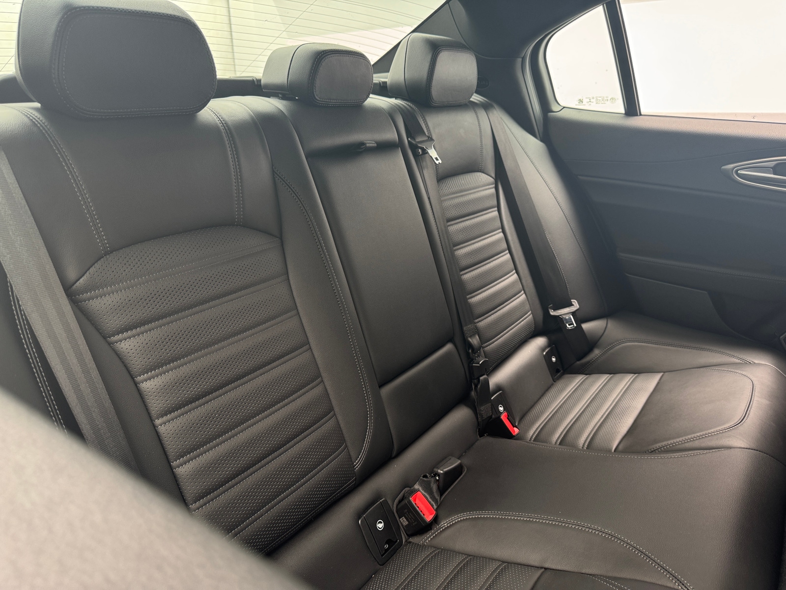 Thumbnail: 2021 Alfa Romeo Giulia - 5