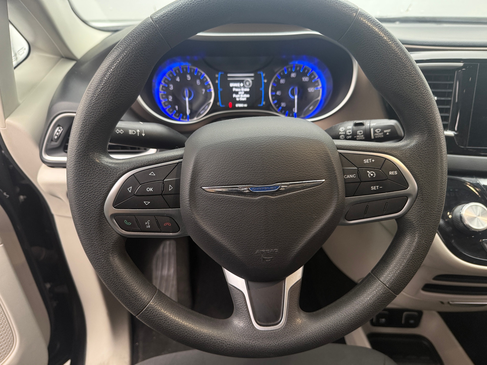 Thumbnail: 2017 Chrysler Pacifica - 5