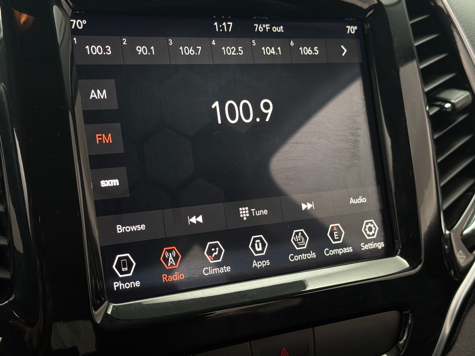 Thumbnail: 2019 Jeep Cherokee - 3