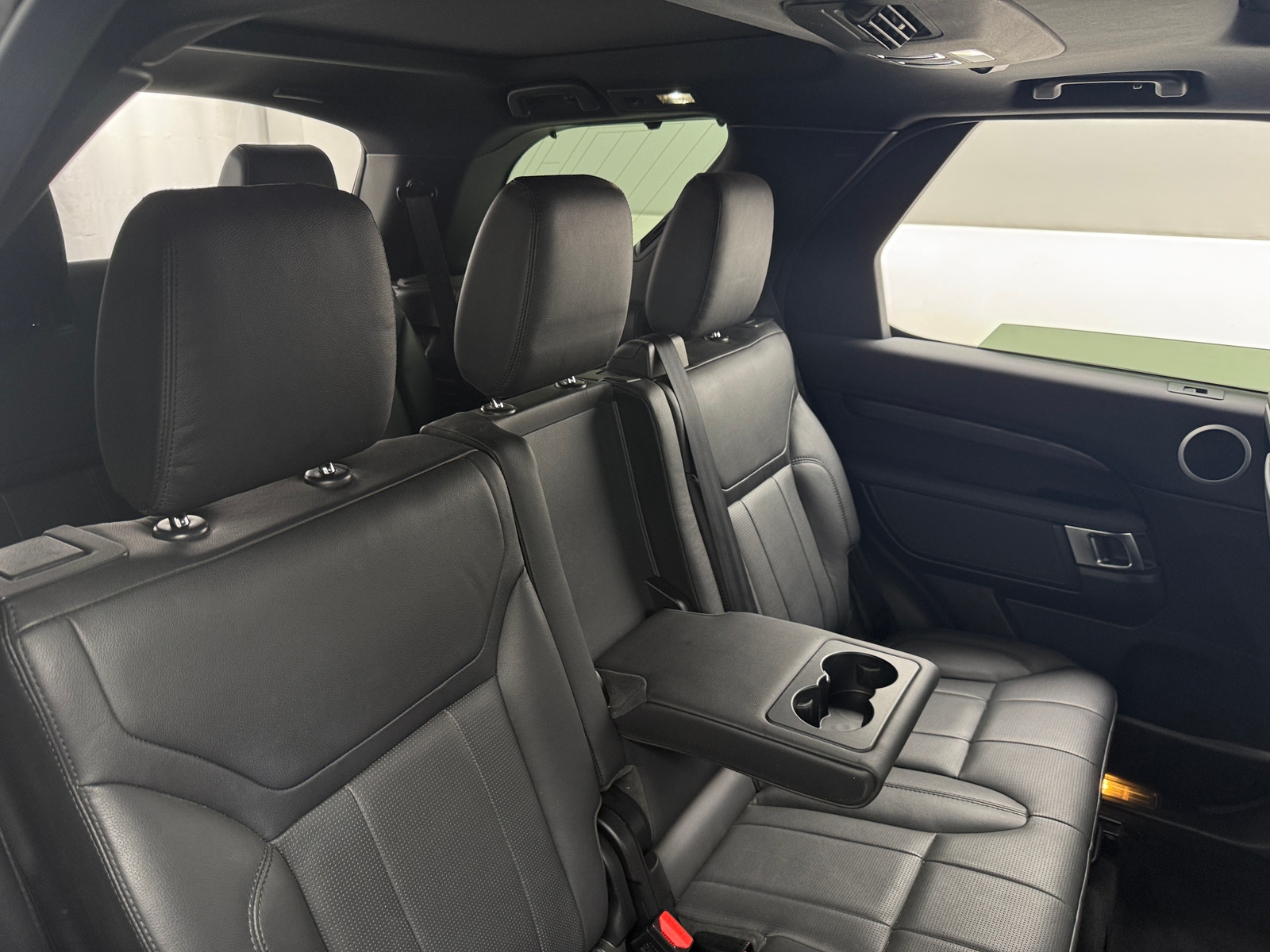 Thumbnail: 2018 Land Rover Discovery - 5