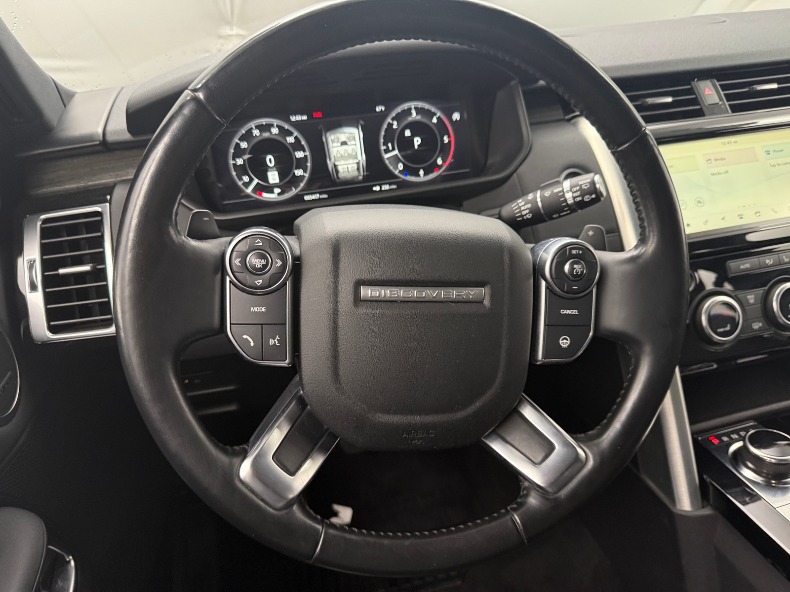 Thumbnail: 2018 Land Rover Discovery - 4