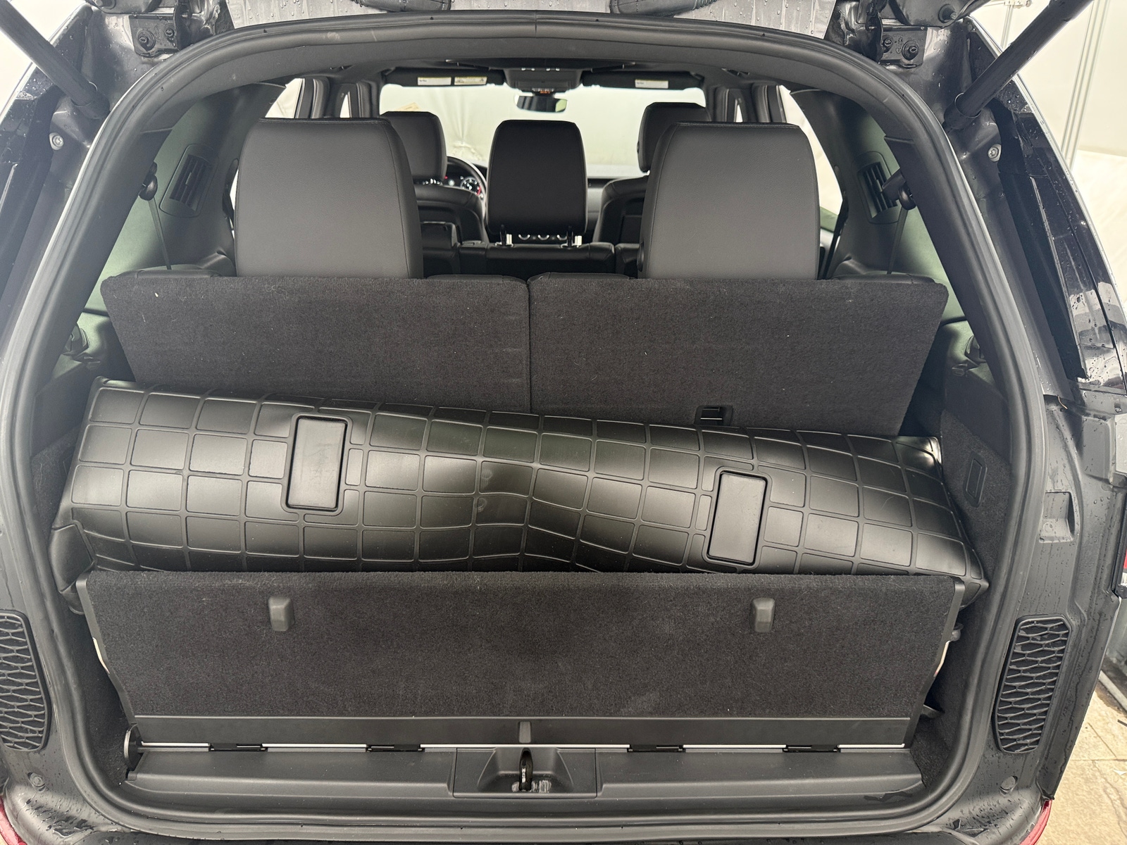 Thumbnail: 2018 Land Rover Discovery - 6