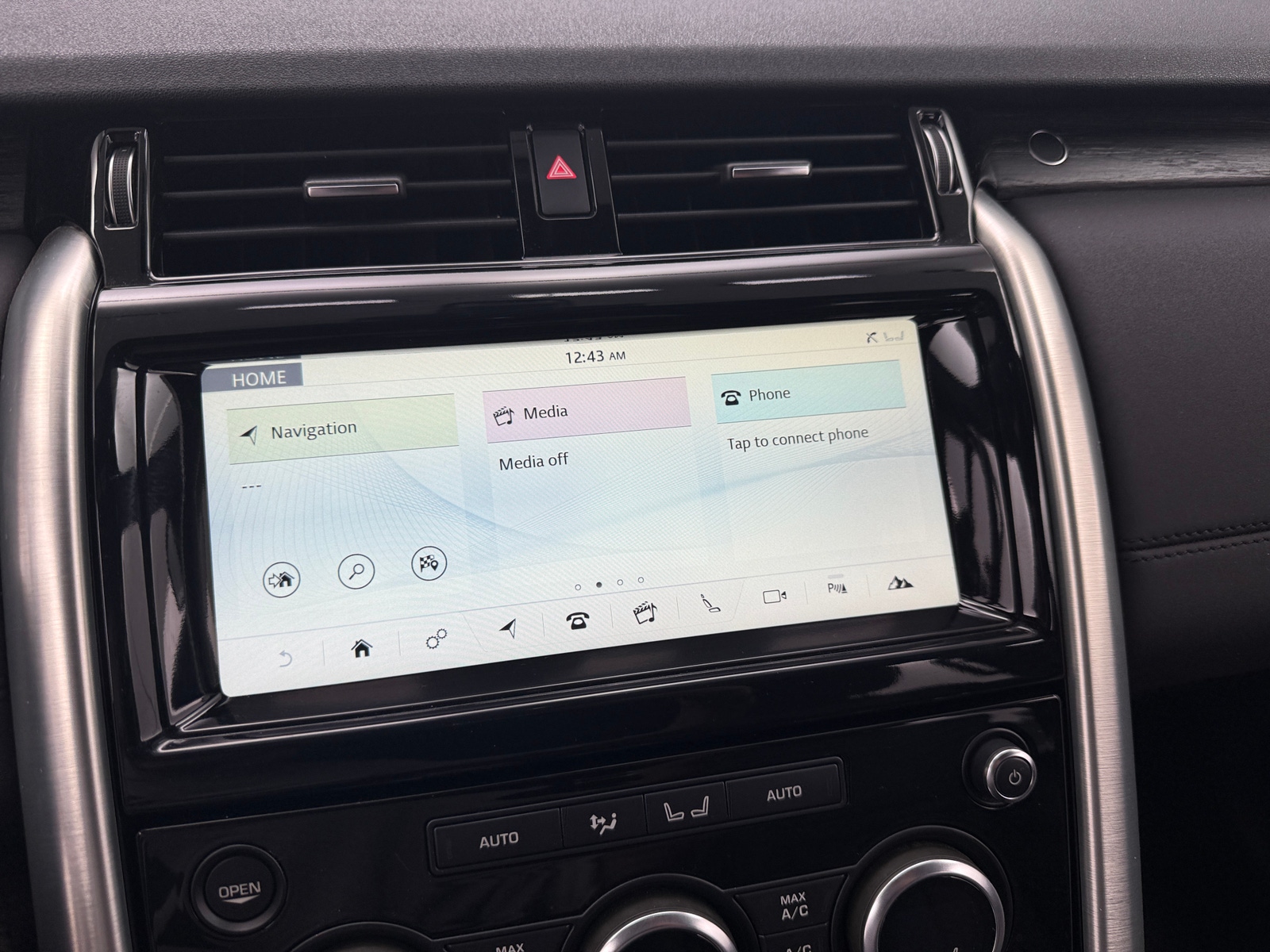 Thumbnail: 2018 Land Rover Discovery - 3