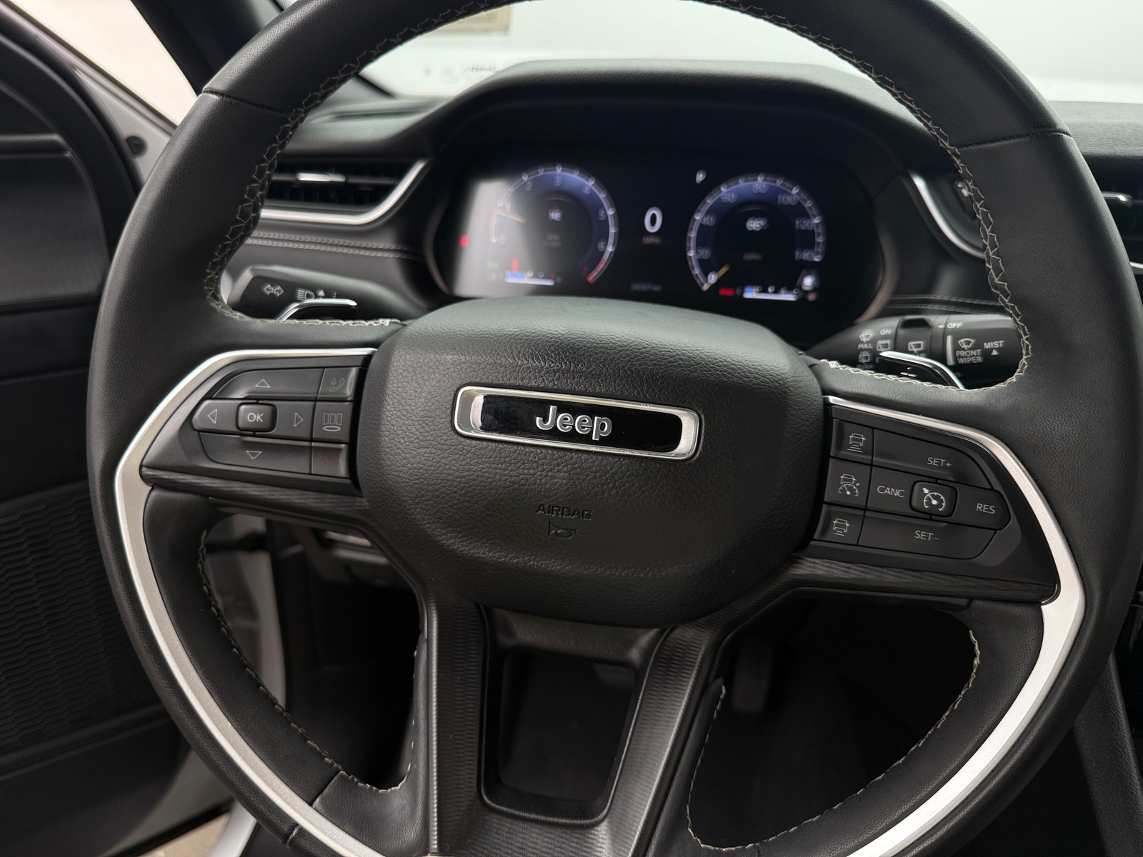 Thumbnail: 2024 Jeep Grand Cherokee - 4