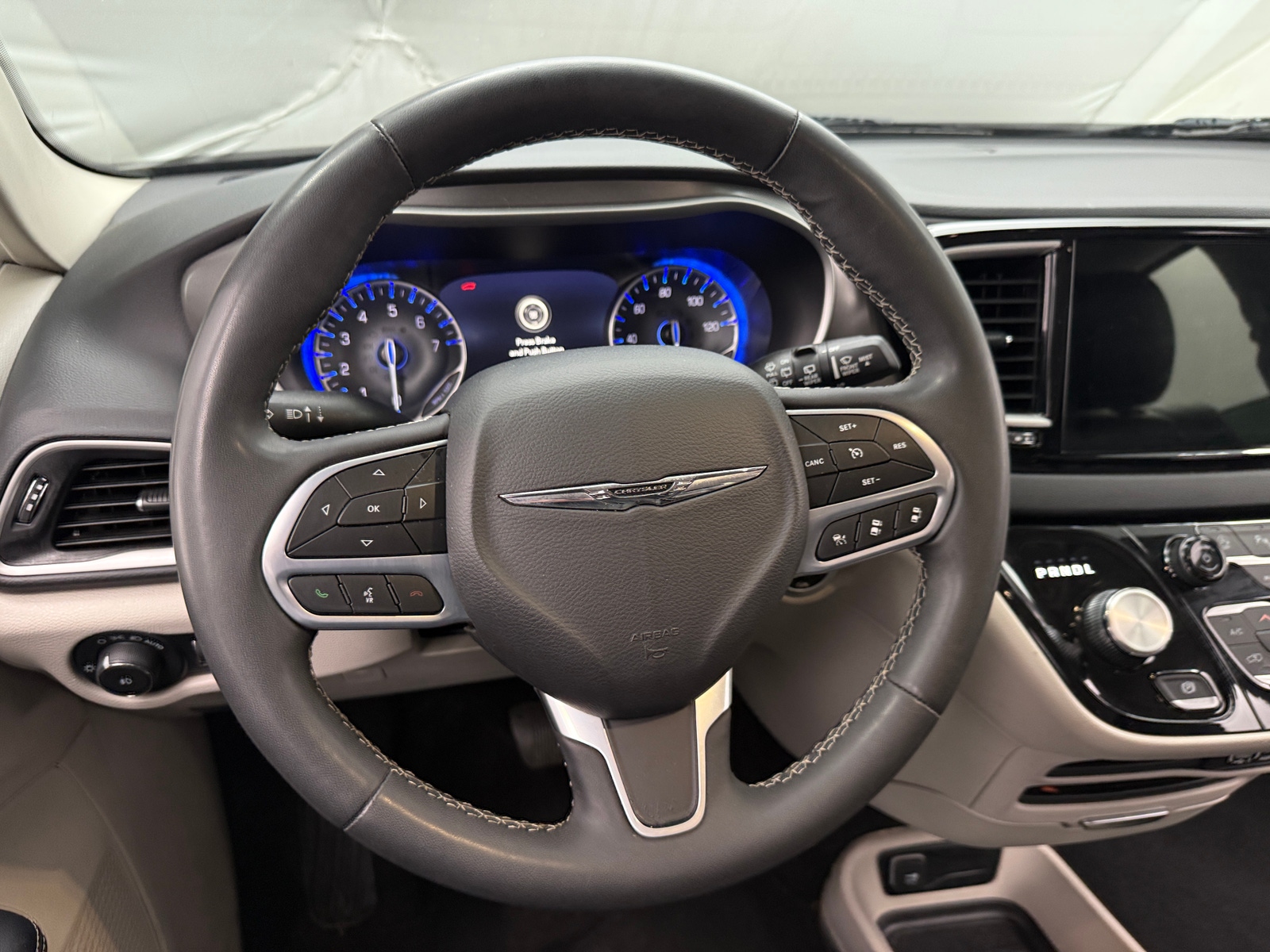 Thumbnail: 2023 Chrysler Pacifica - 4