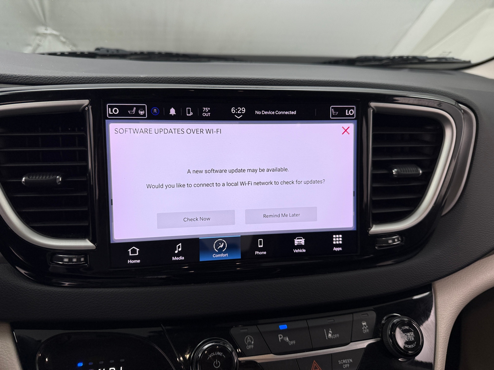 Thumbnail: 2023 Chrysler Pacifica - 3