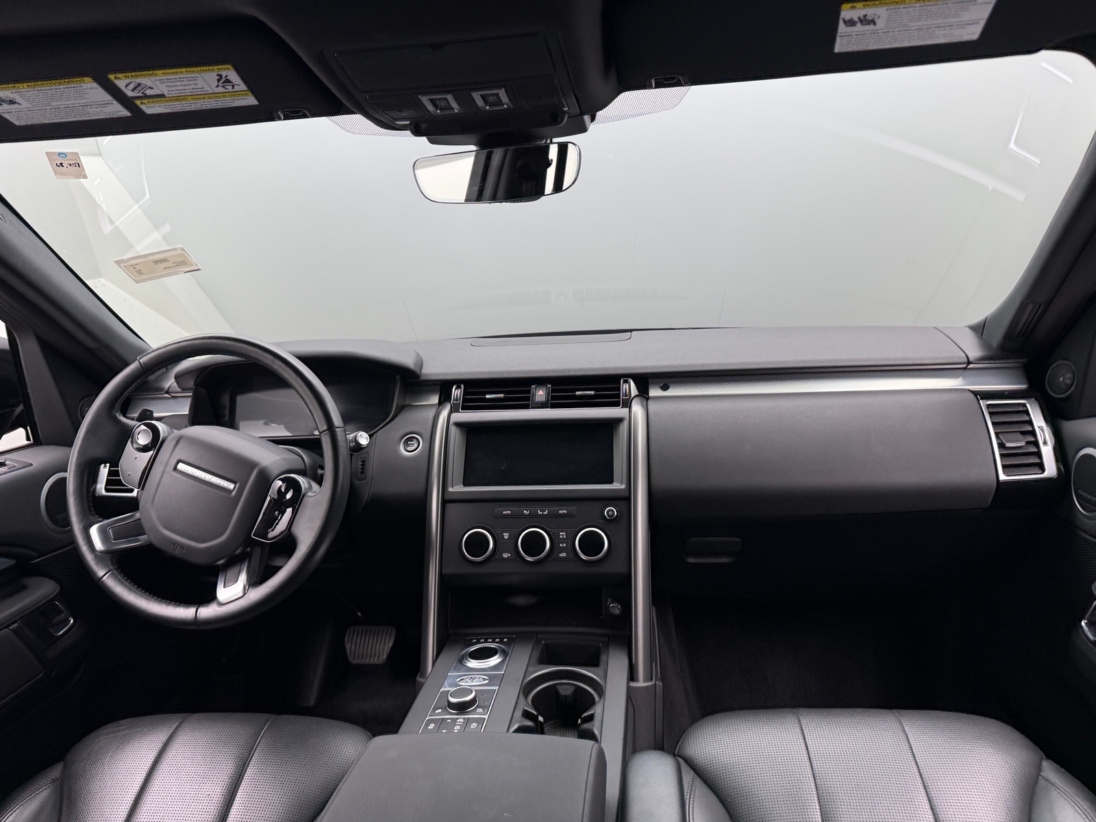 Thumbnail: 2020 Land Rover Discovery - 2