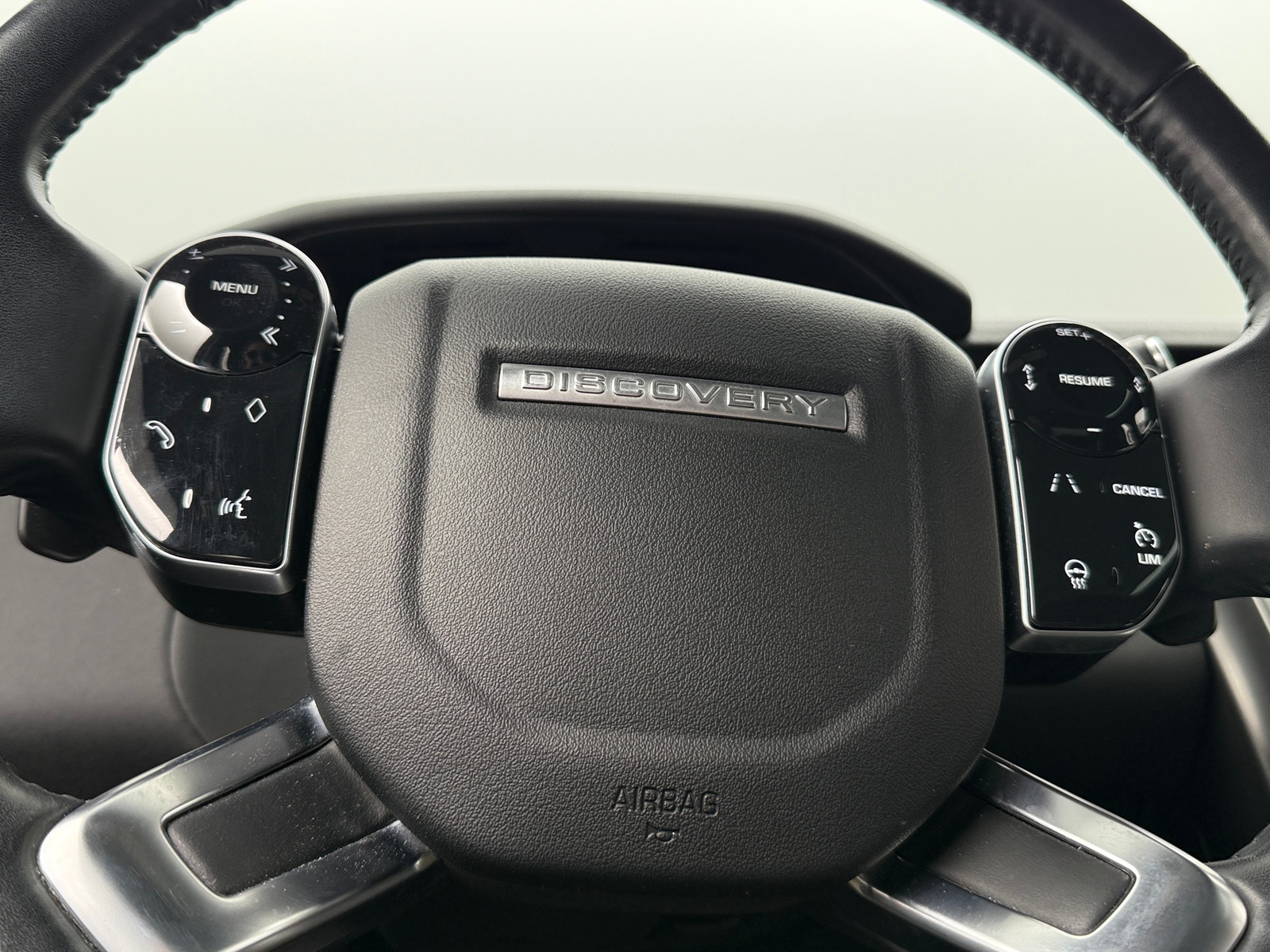 Thumbnail: 2020 Land Rover Discovery - 4