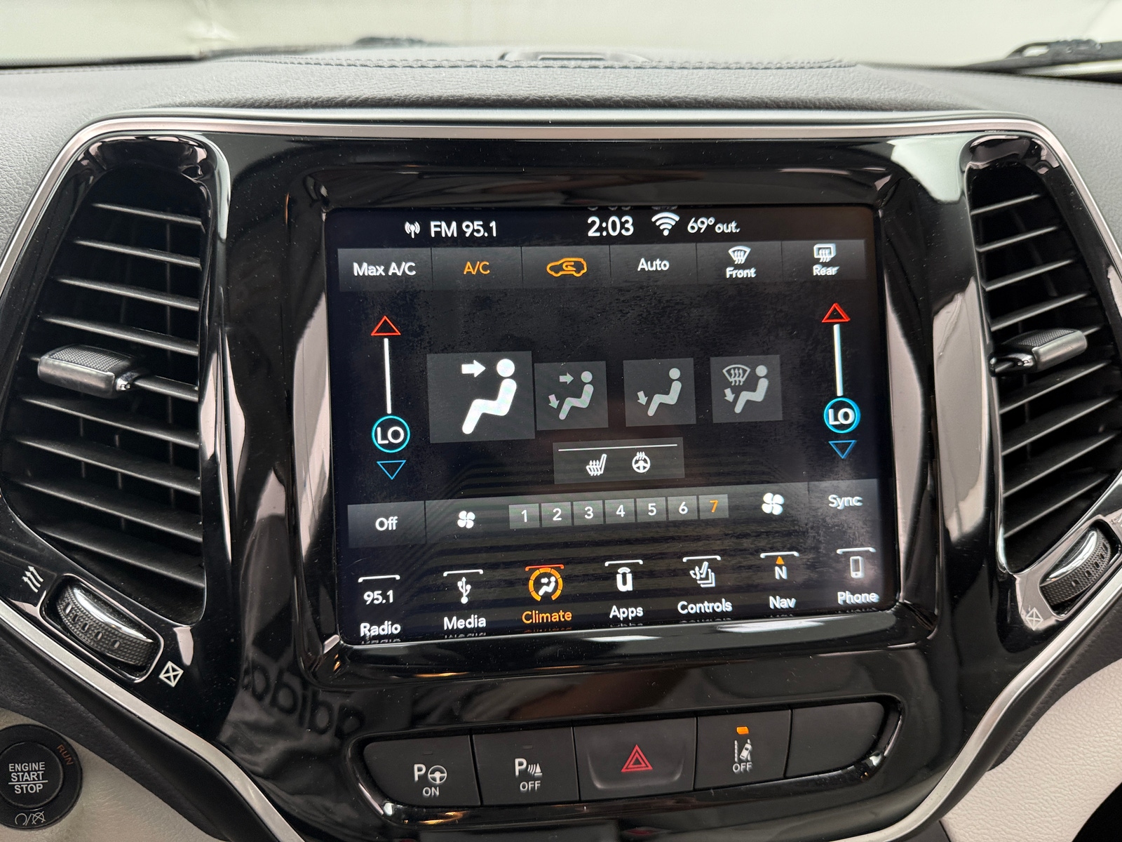 Thumbnail: 2019 Jeep Cherokee - 3