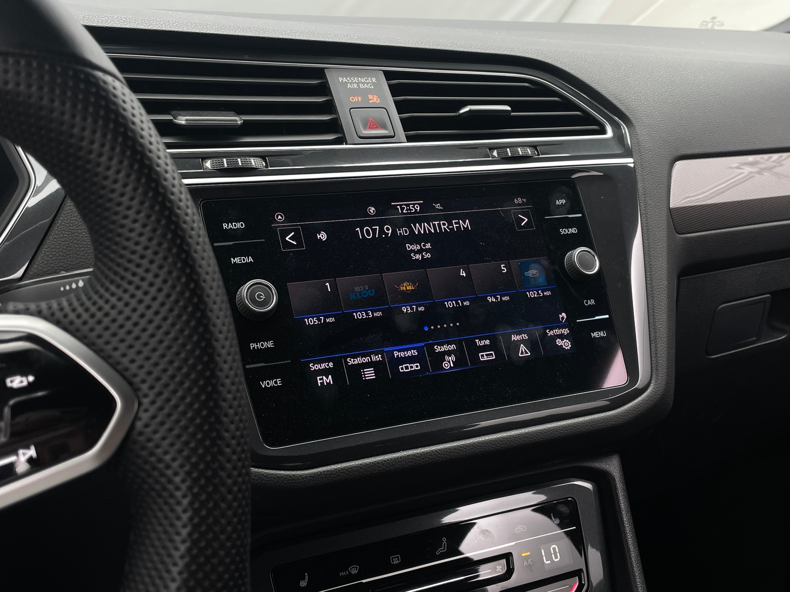 Thumbnail: 2024 Volkswagen Tiguan - 3