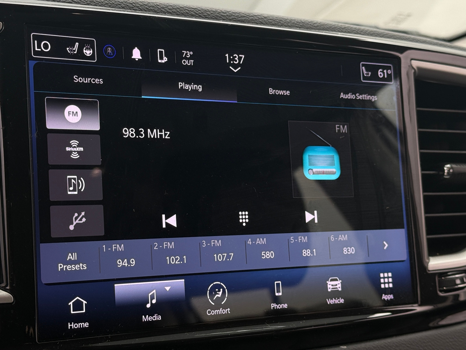 Thumbnail: 2024 Chrysler Pacifica - 3