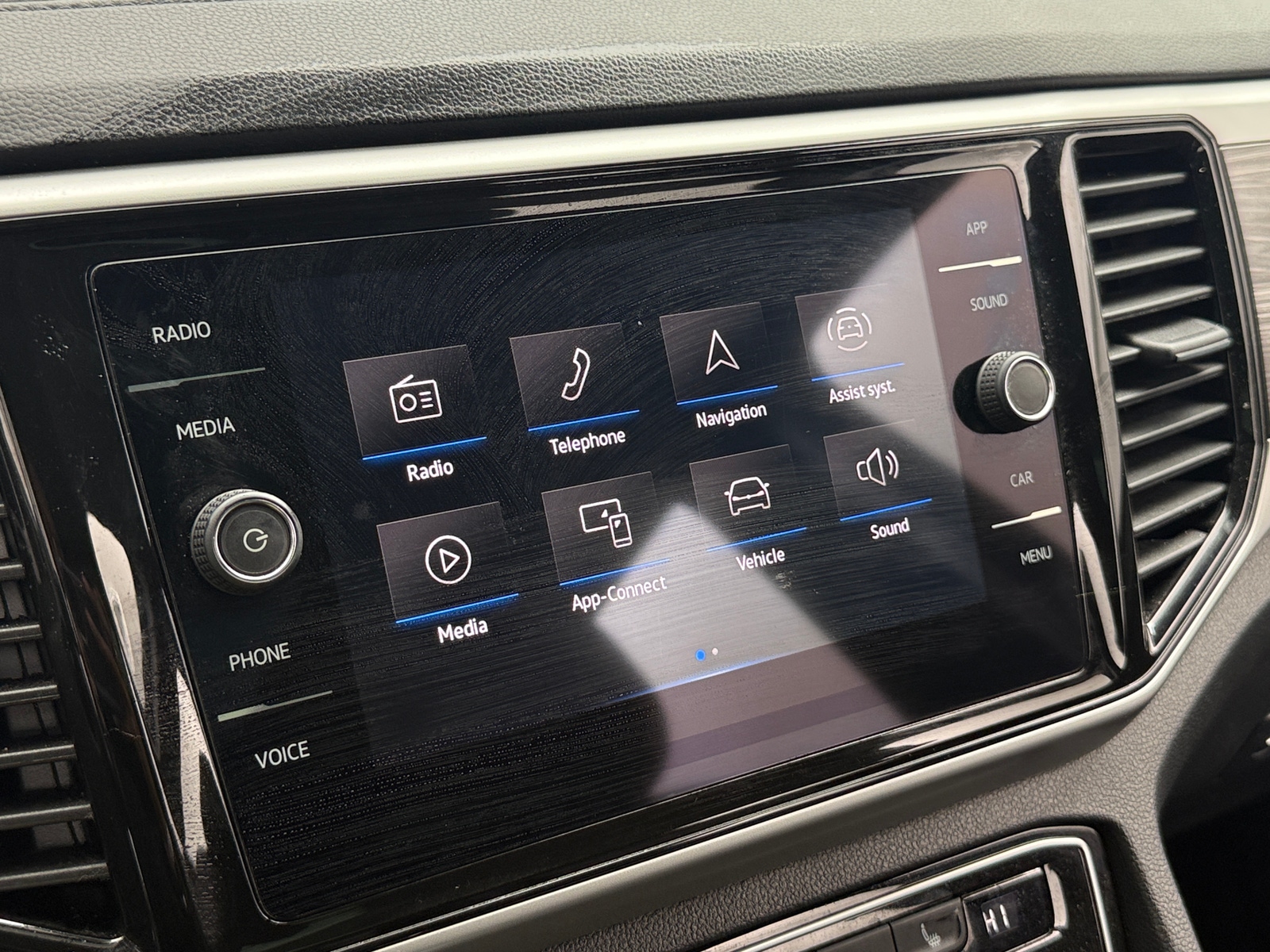 Thumbnail: 2023 Volkswagen Atlas - 4