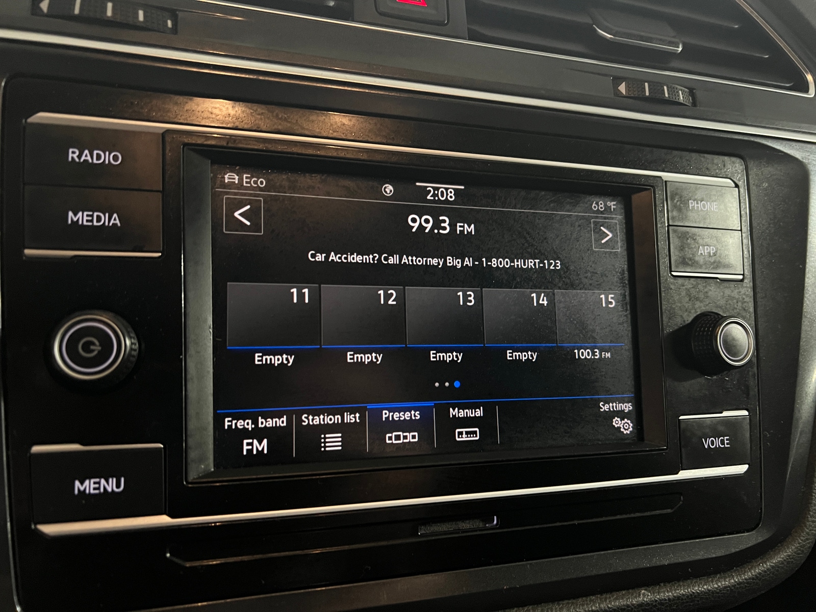 Thumbnail: 2021 Volkswagen Tiguan - 4