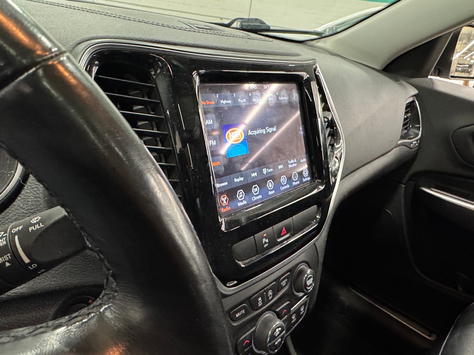 Thumbnail: 2020 Jeep Cherokee - 3