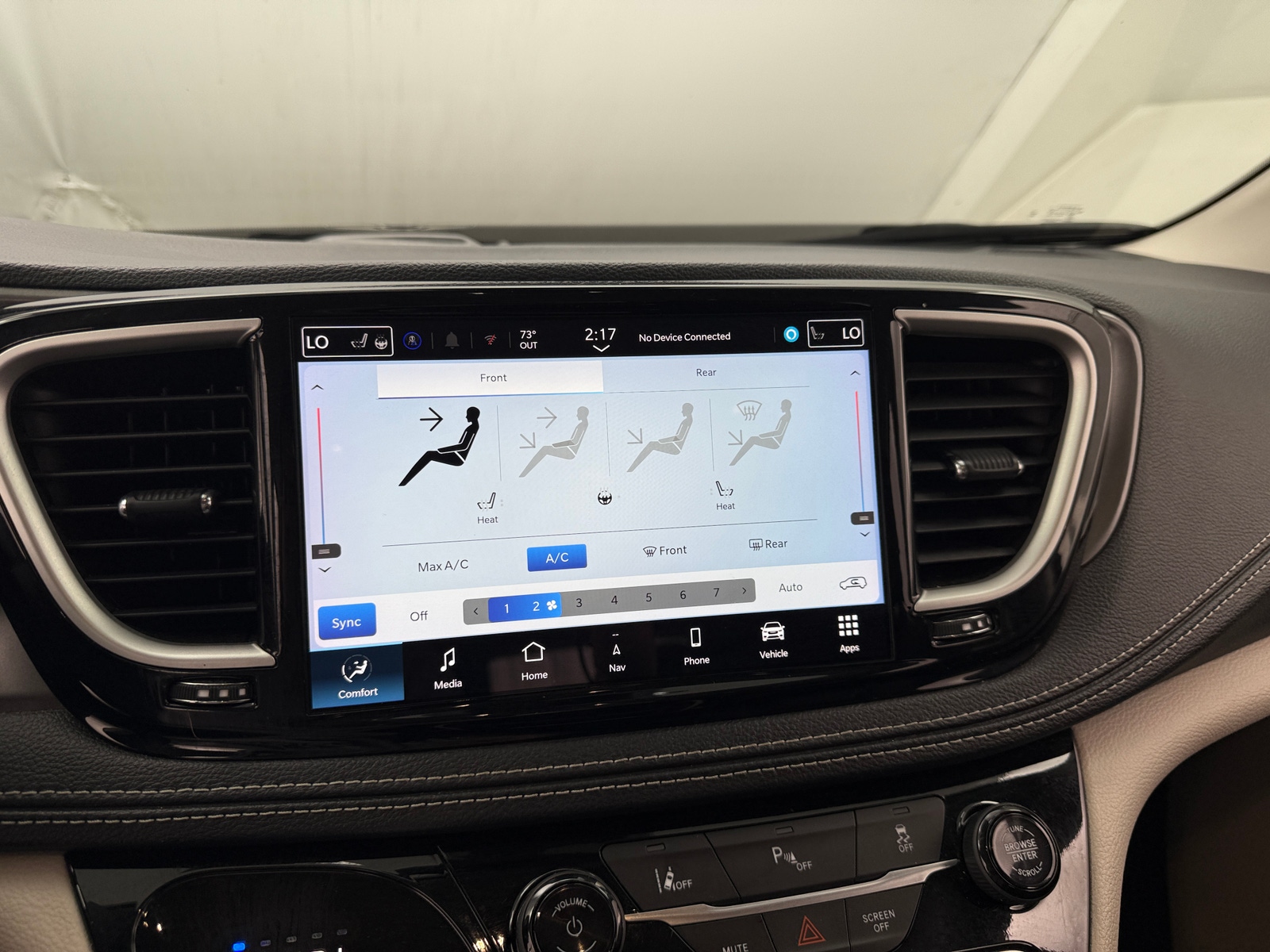 Thumbnail: 2024 Chrysler Pacifica - 3