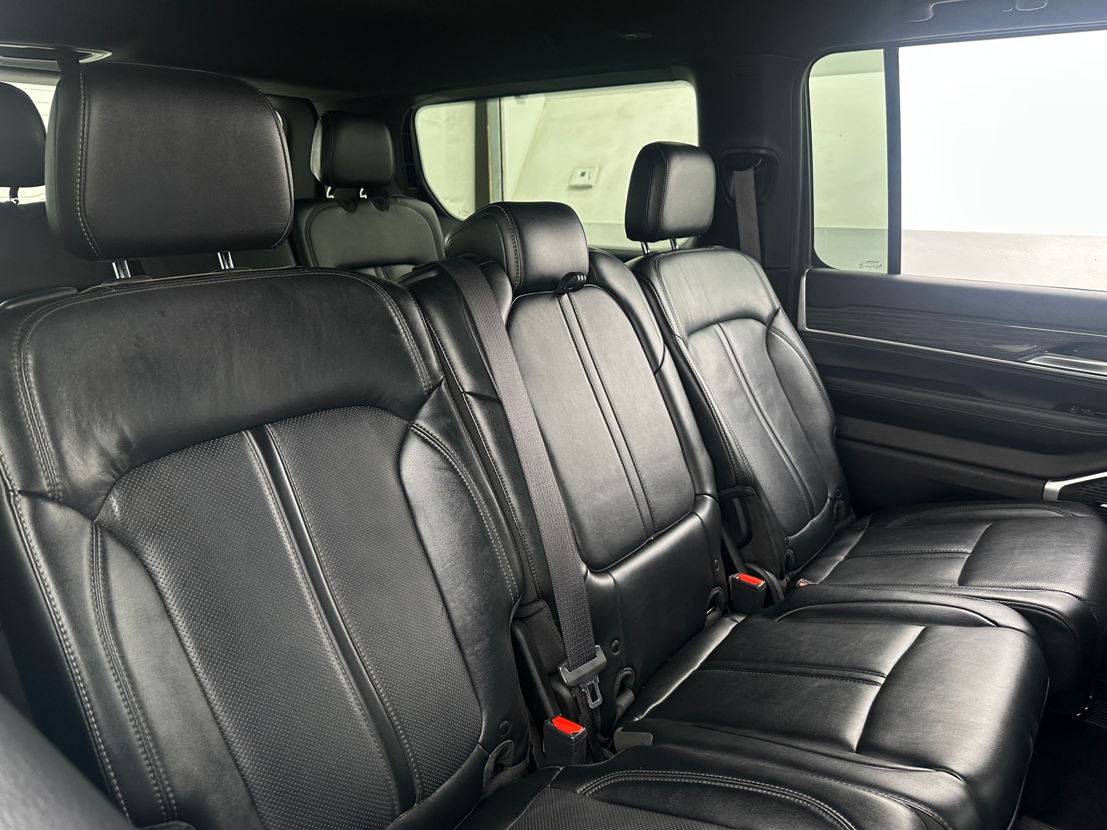 Thumbnail: 2022 Jeep Wagoneer - 5