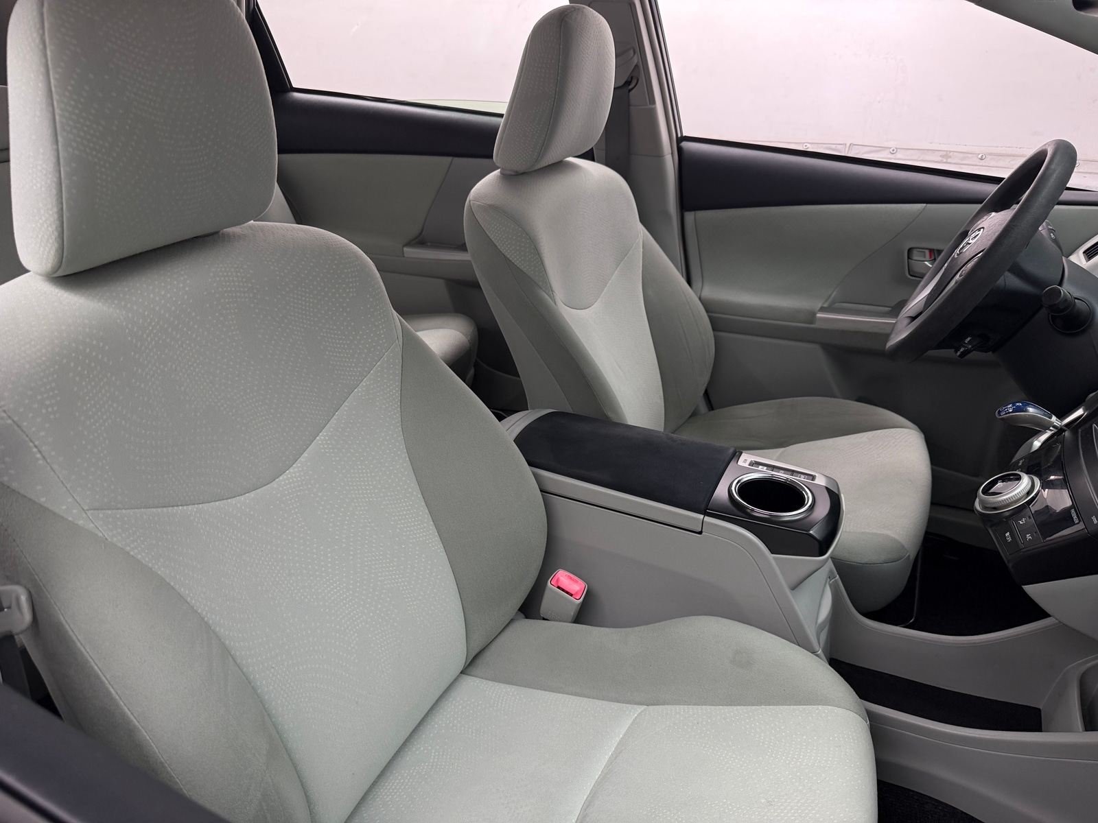 Thumbnail: 2013 Toyota Prius v - 2