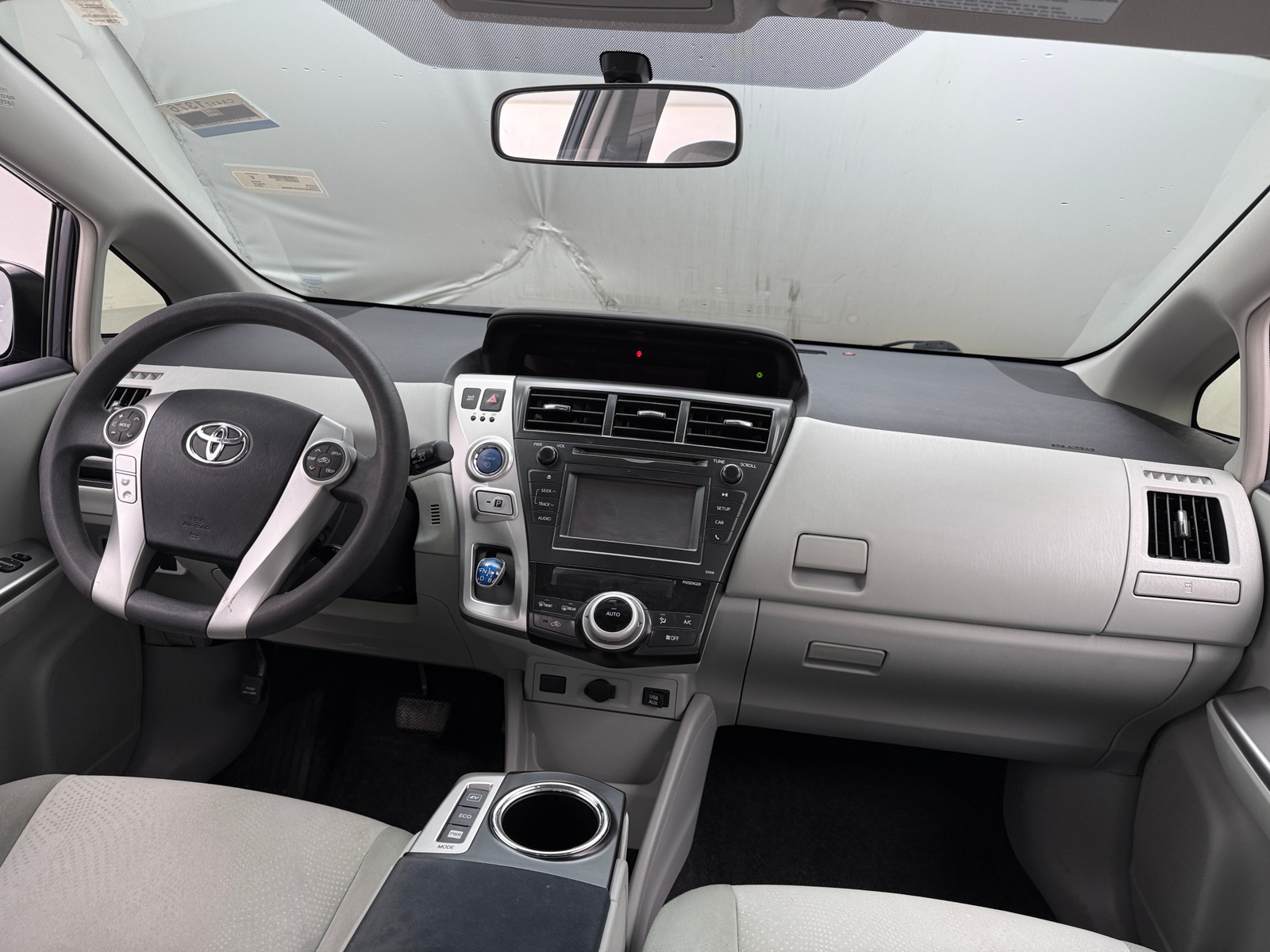 Thumbnail: 2013 Toyota Prius v - 3