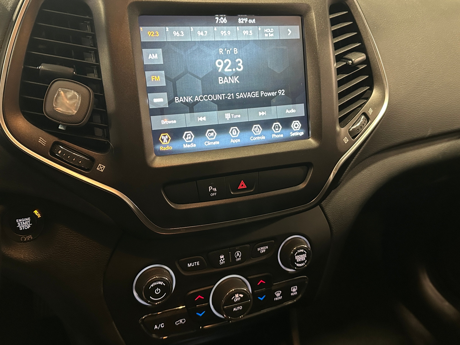 Thumbnail: 2020 Jeep Cherokee - 4