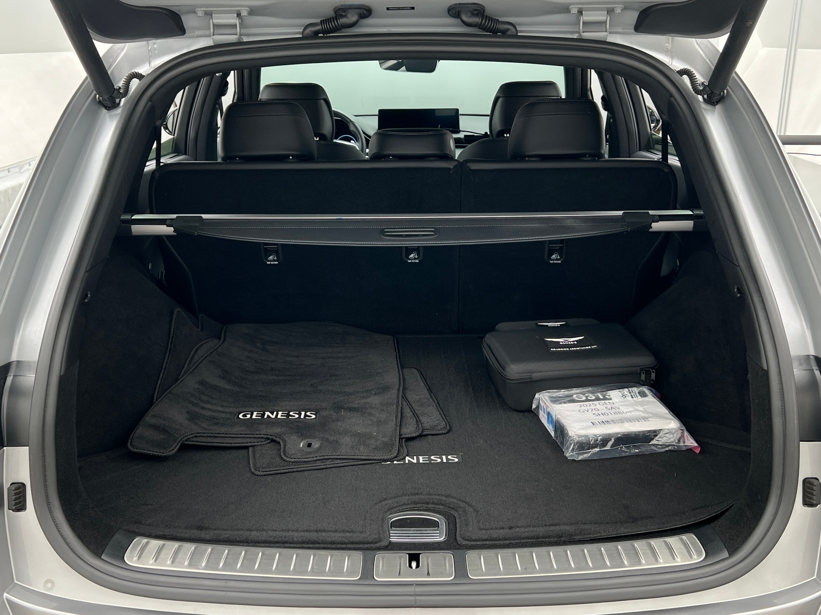 Thumbnail: 2025 Genesis GV70 - 6