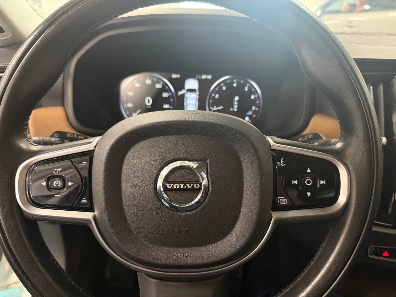 Thumbnail: 2020 Volvo V90 - 4