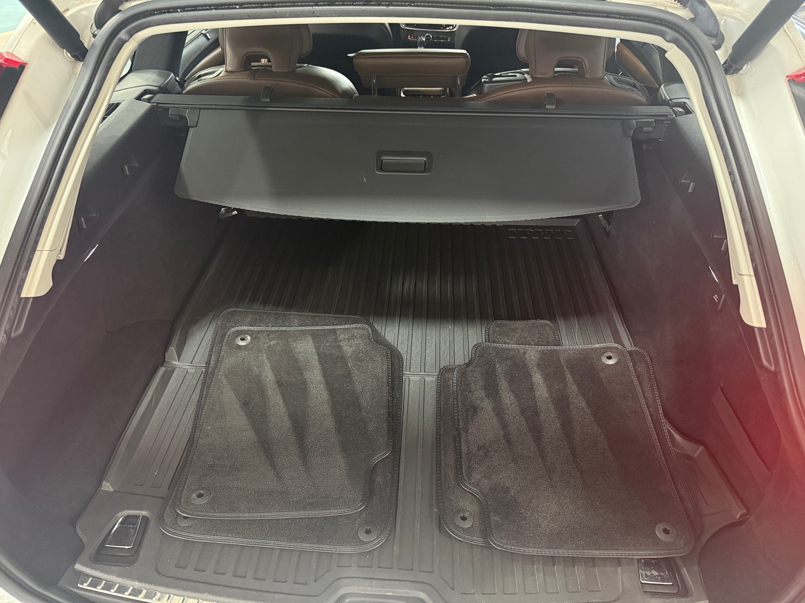 Thumbnail: 2020 Volvo V90 - 6