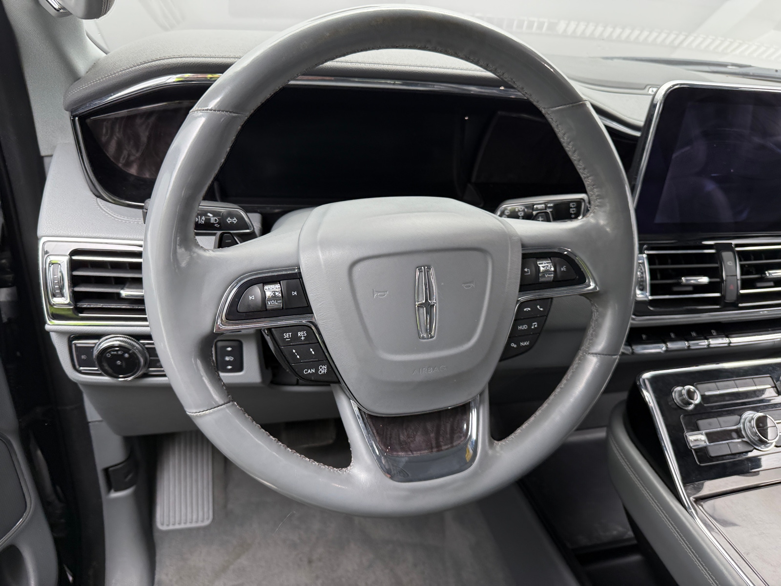 Thumbnail: 2018 Lincoln Navigator - 4