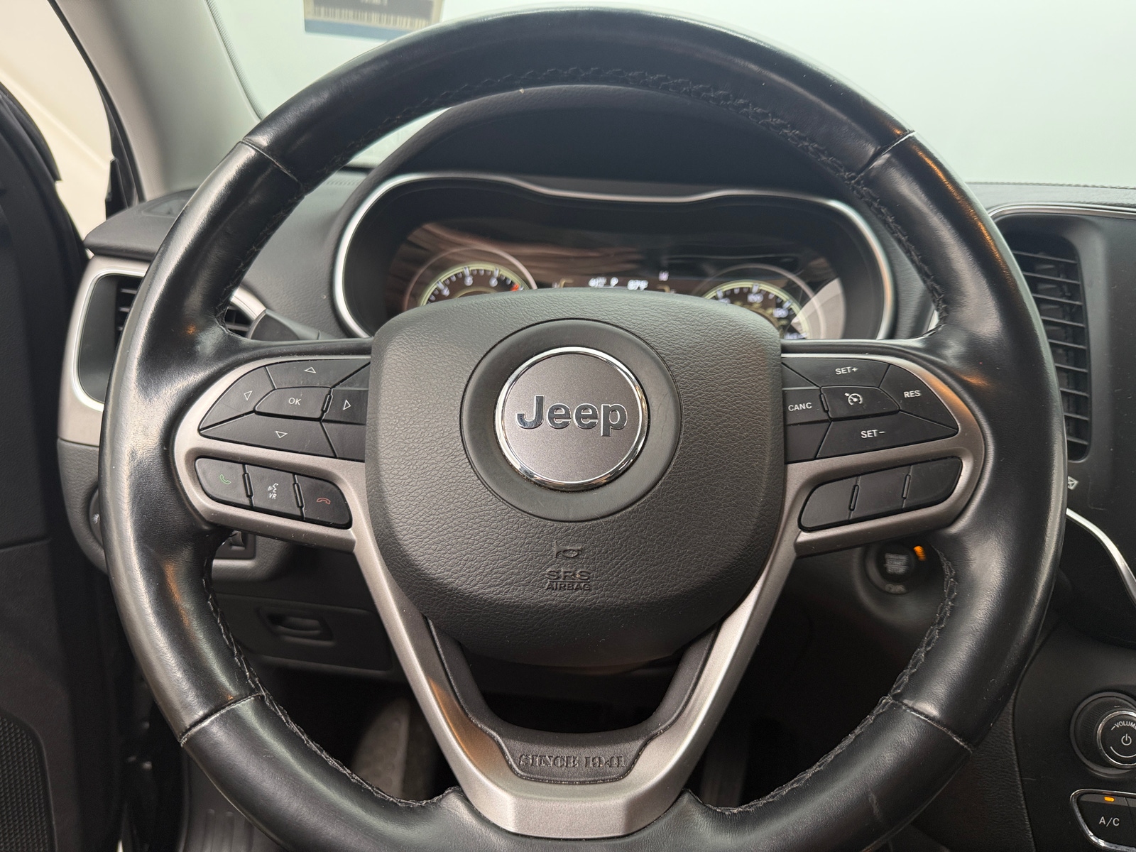 Thumbnail: 2021 Jeep Cherokee - 4