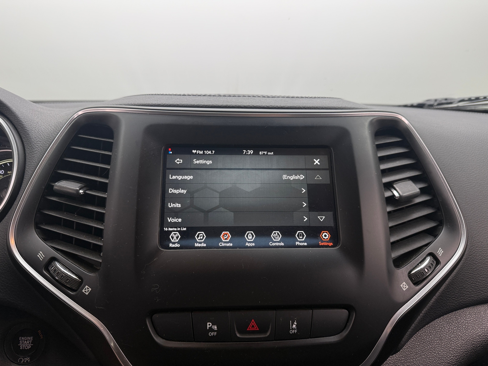 Thumbnail: 2021 Jeep Cherokee - 3