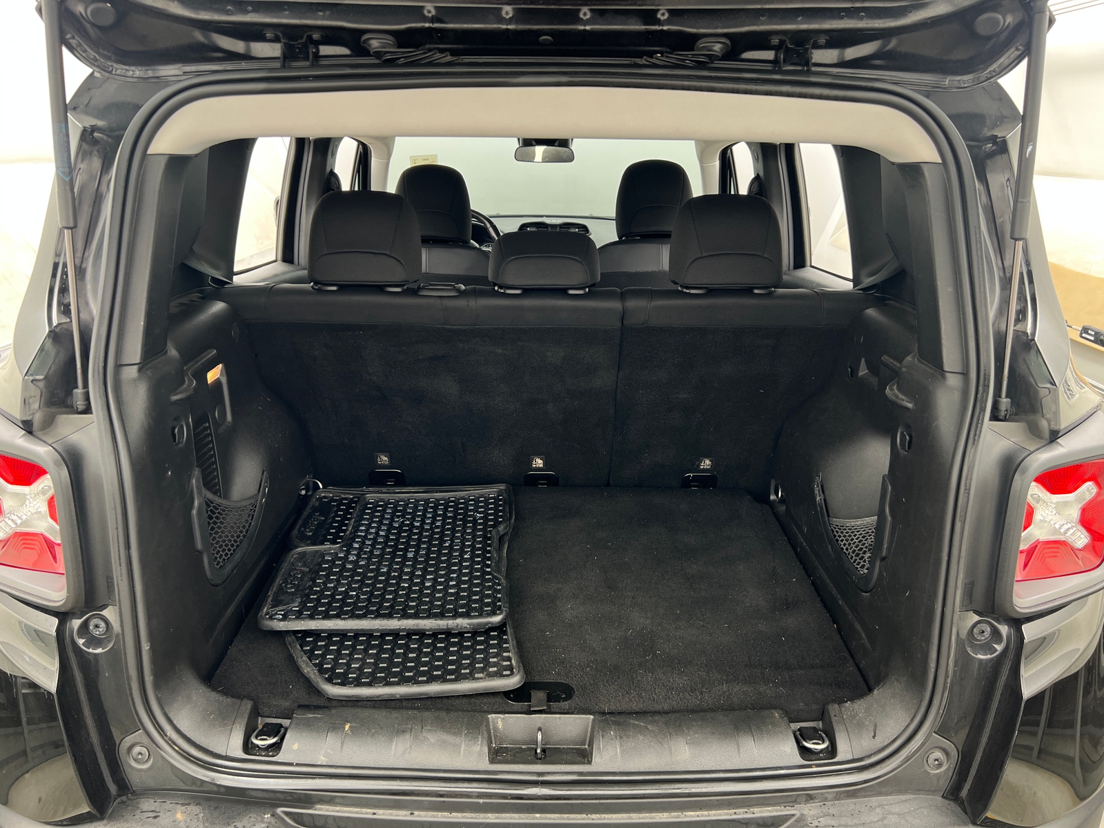 Thumbnail: 2018 Jeep Renegade - 7