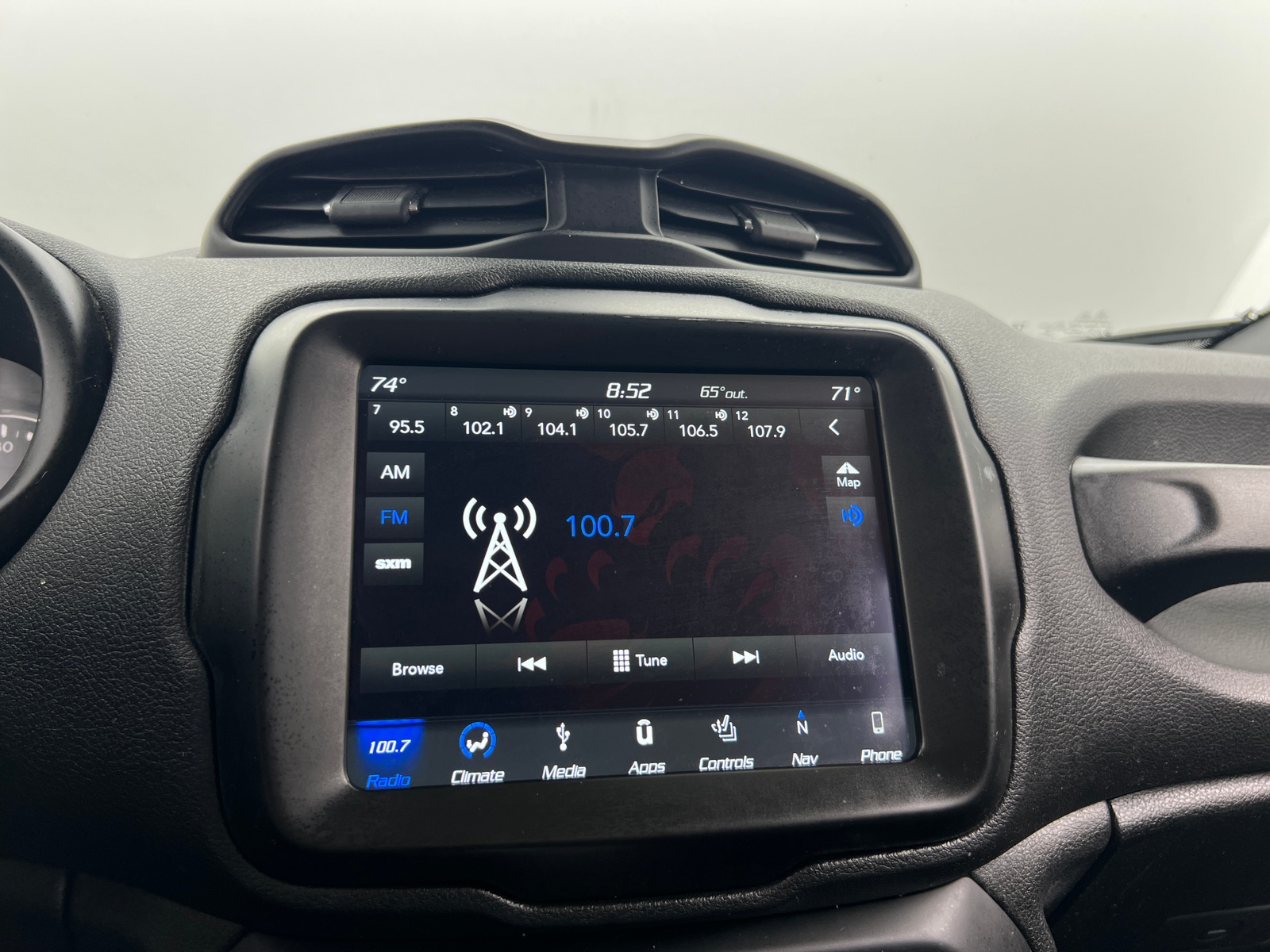 Thumbnail: 2018 Jeep Renegade - 4