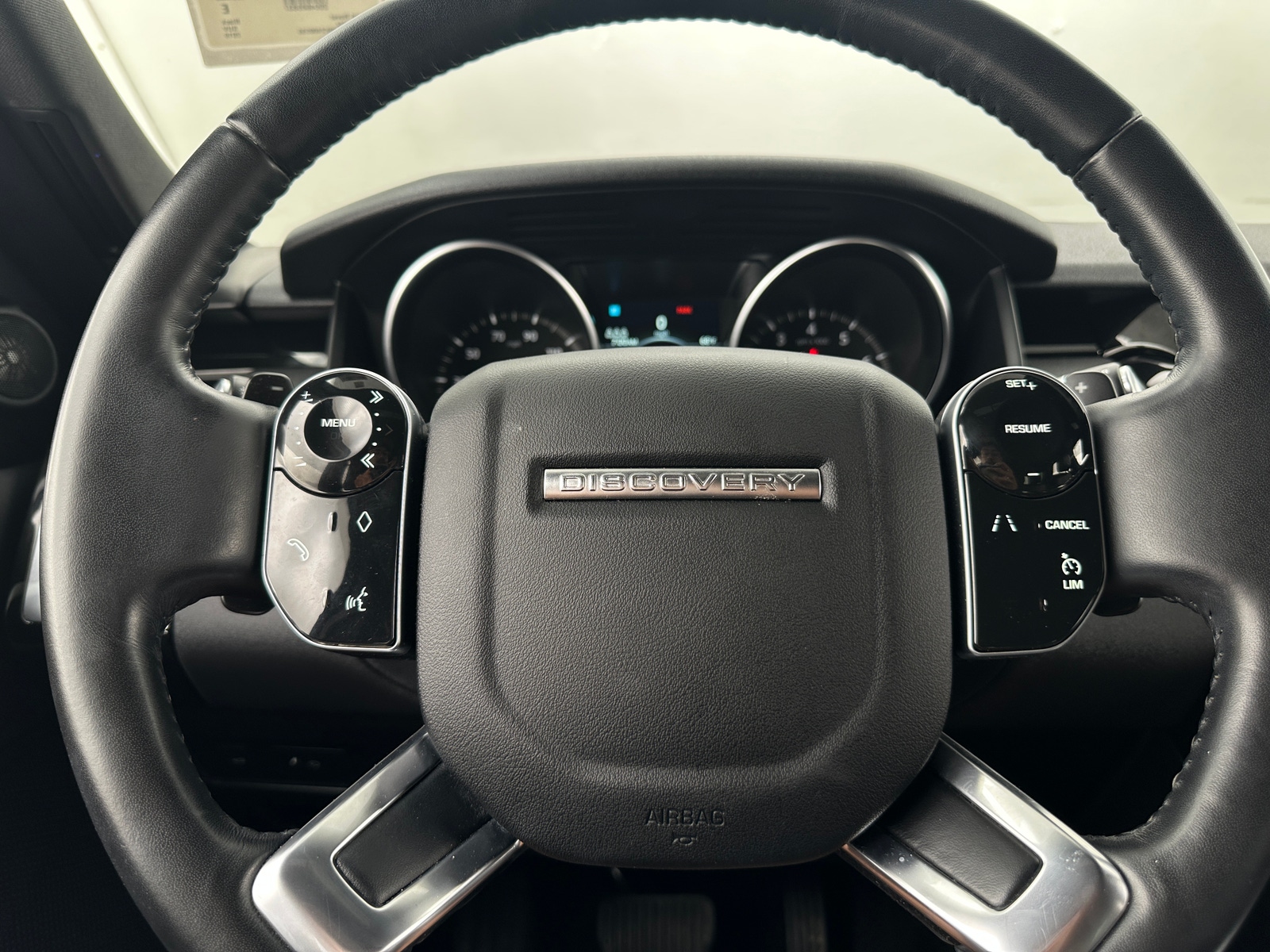 Thumbnail: 2019 Land Rover Discovery - 4