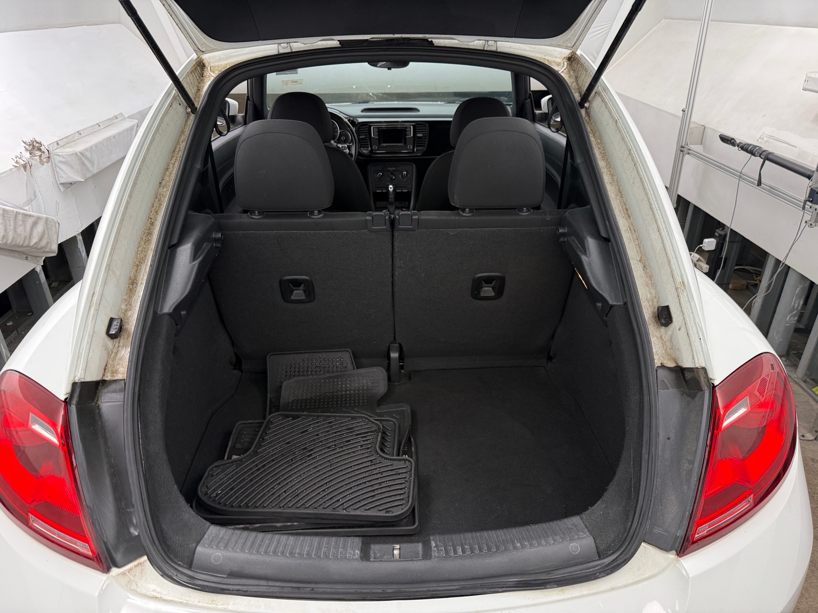 Thumbnail: 2019 Volkswagen Beetle - 7