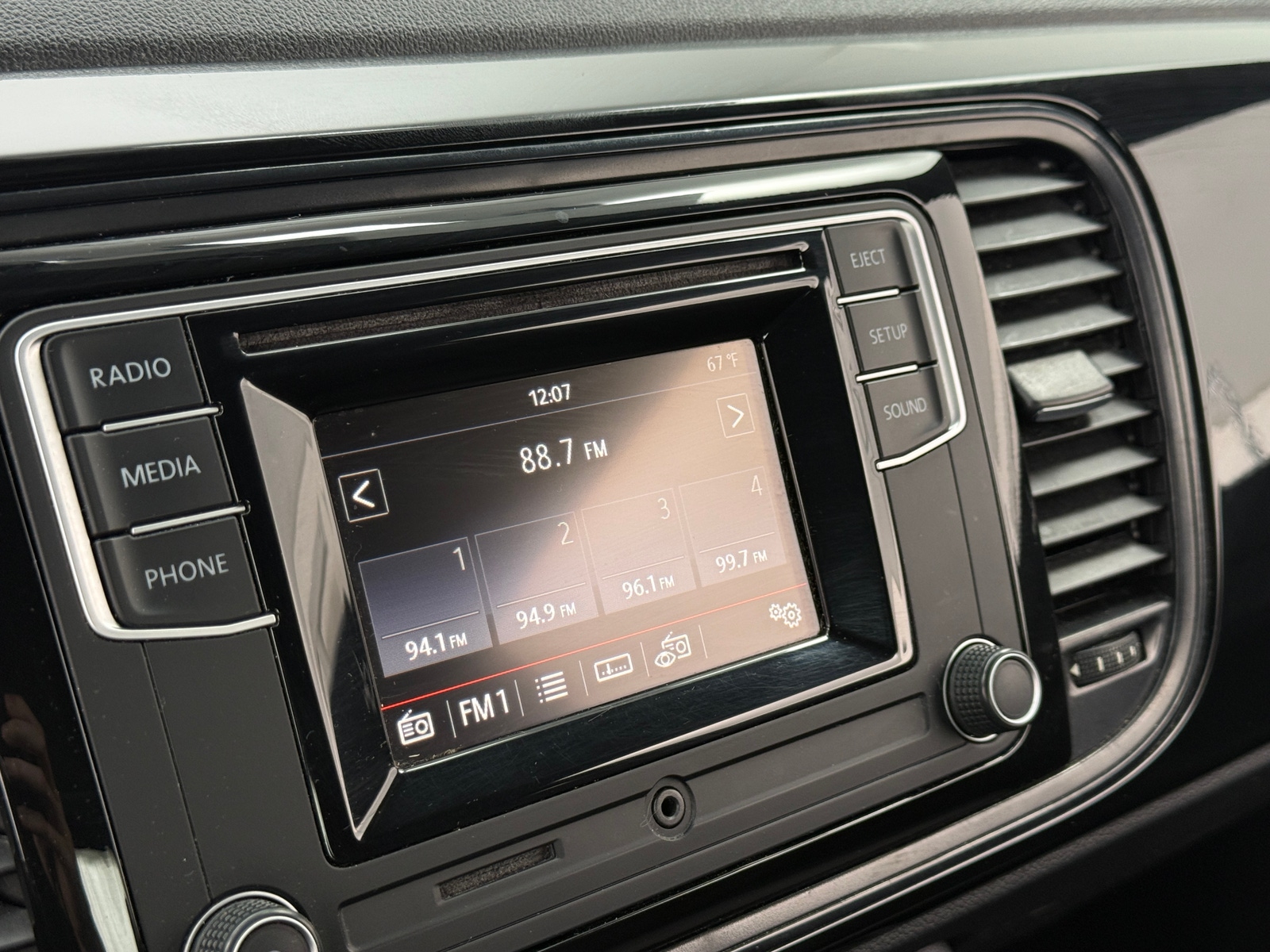 Thumbnail: 2019 Volkswagen Beetle - 4