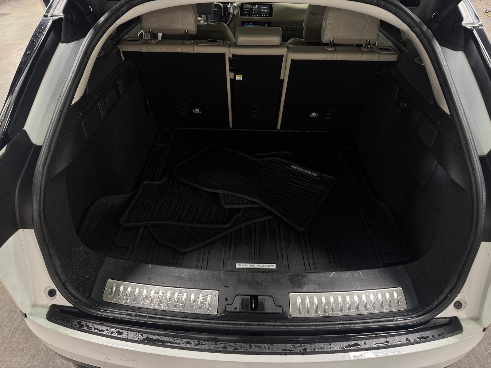 Thumbnail: 2020 Land Rover Range Rover Velar - 6