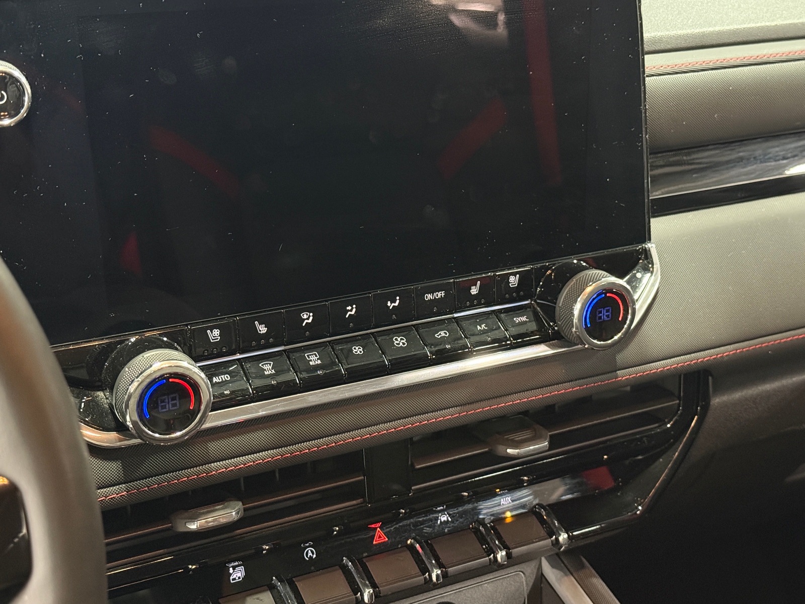 Thumbnail: 2024 Chevrolet Colorado - 3