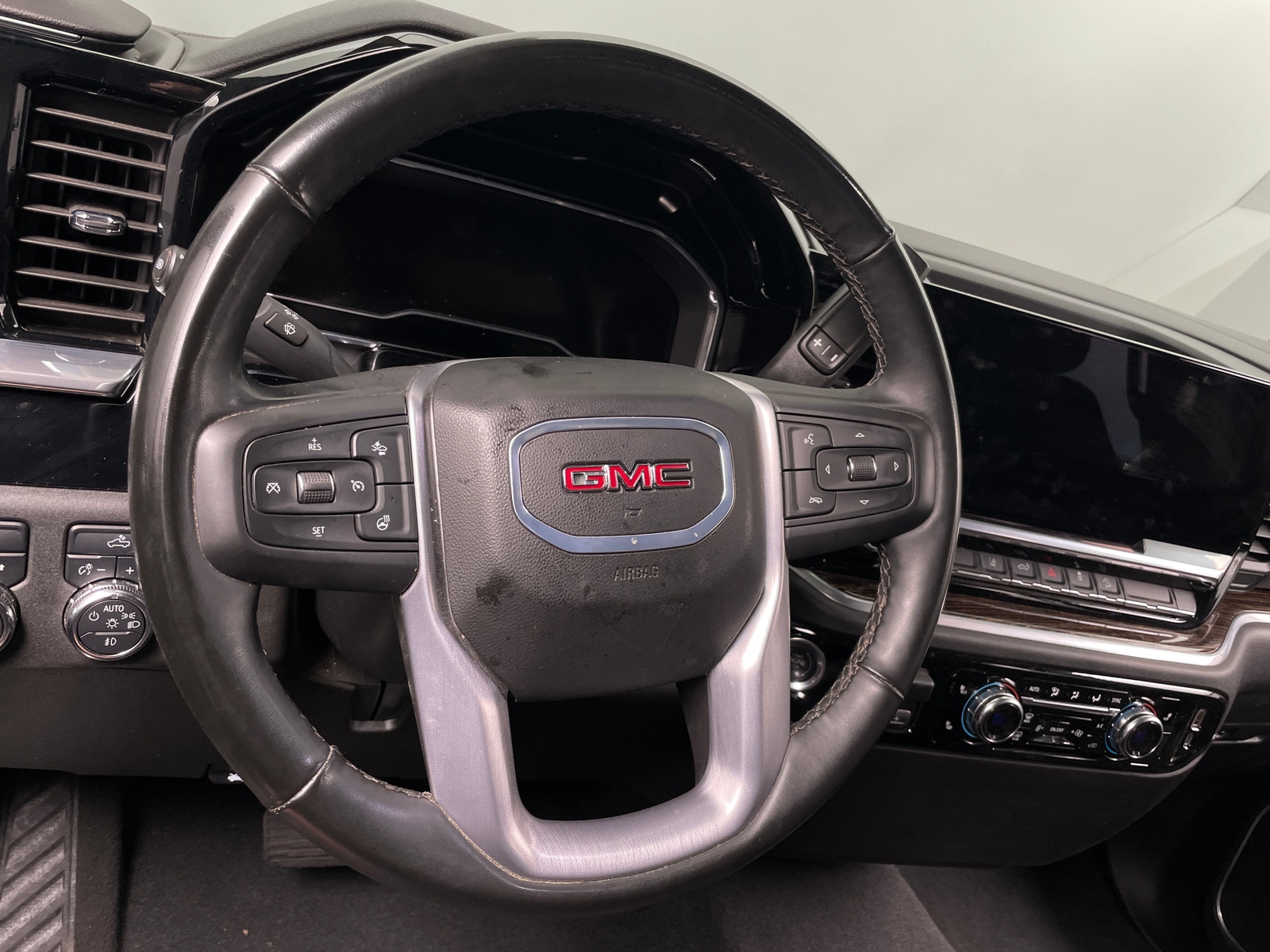 Thumbnail: 2025 GMC Sierra 2500 - 5