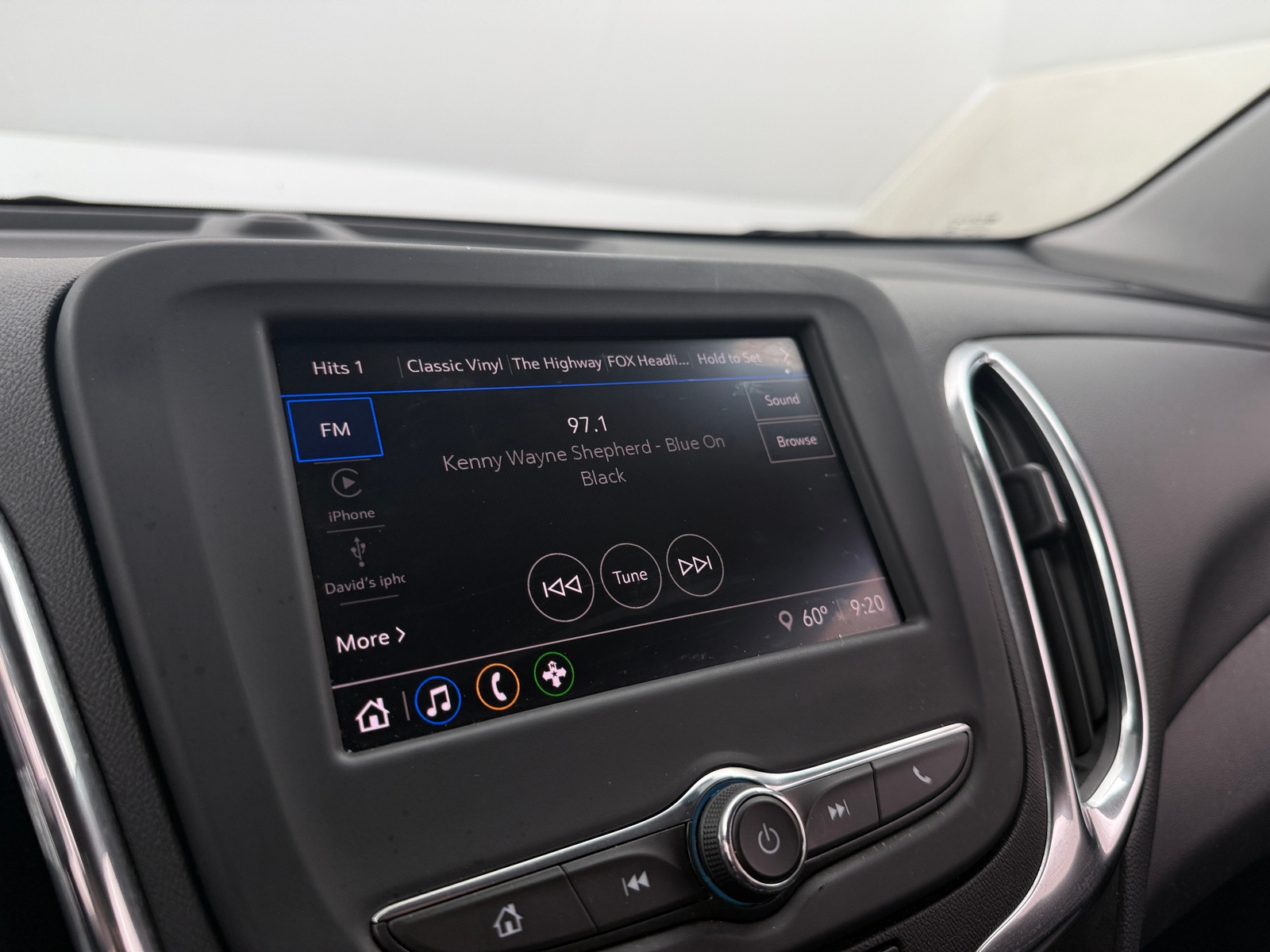 Thumbnail: 2022 Chevrolet Equinox - 4