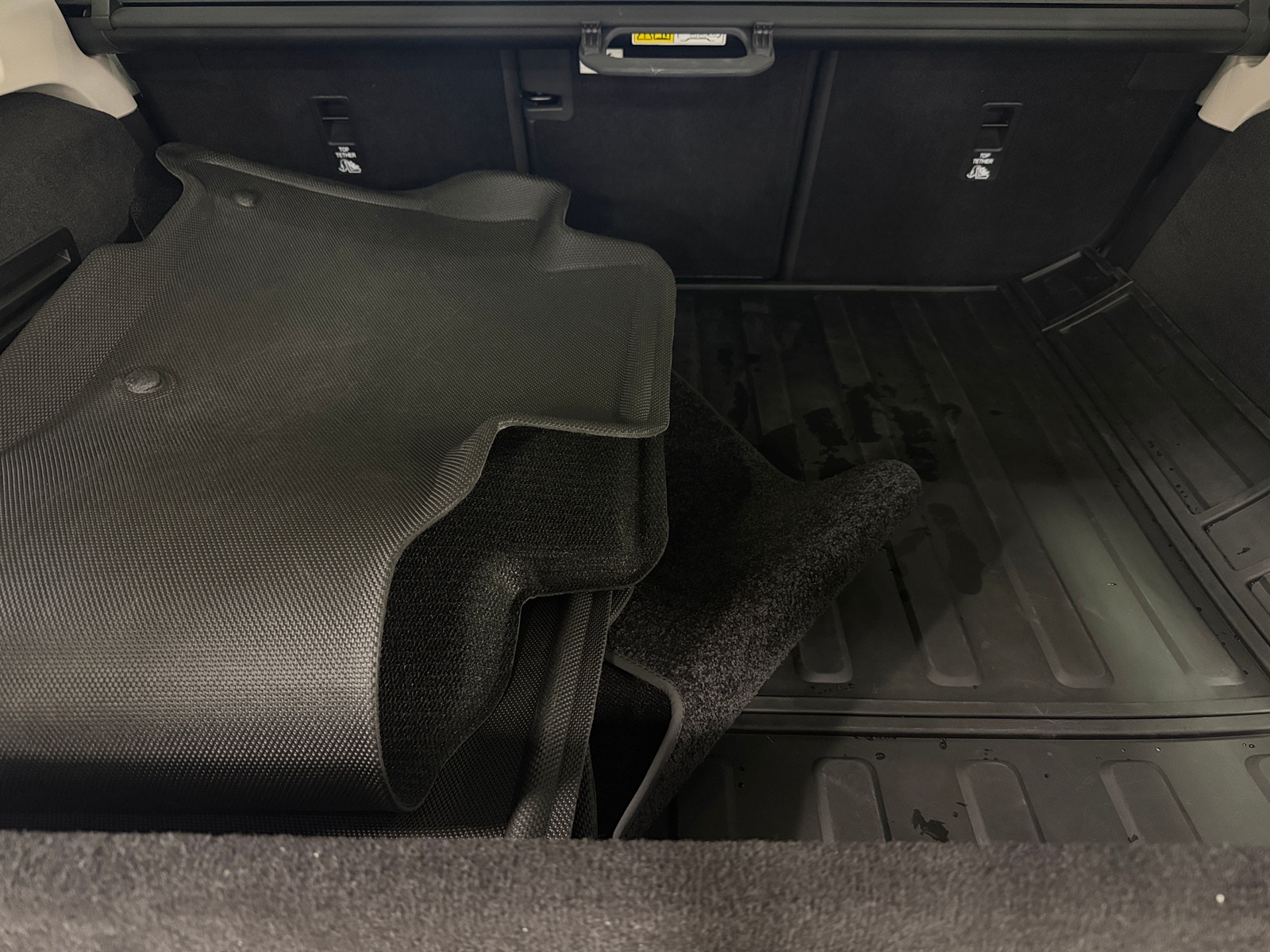 Thumbnail: 2025 Land Rover Discovery - 6