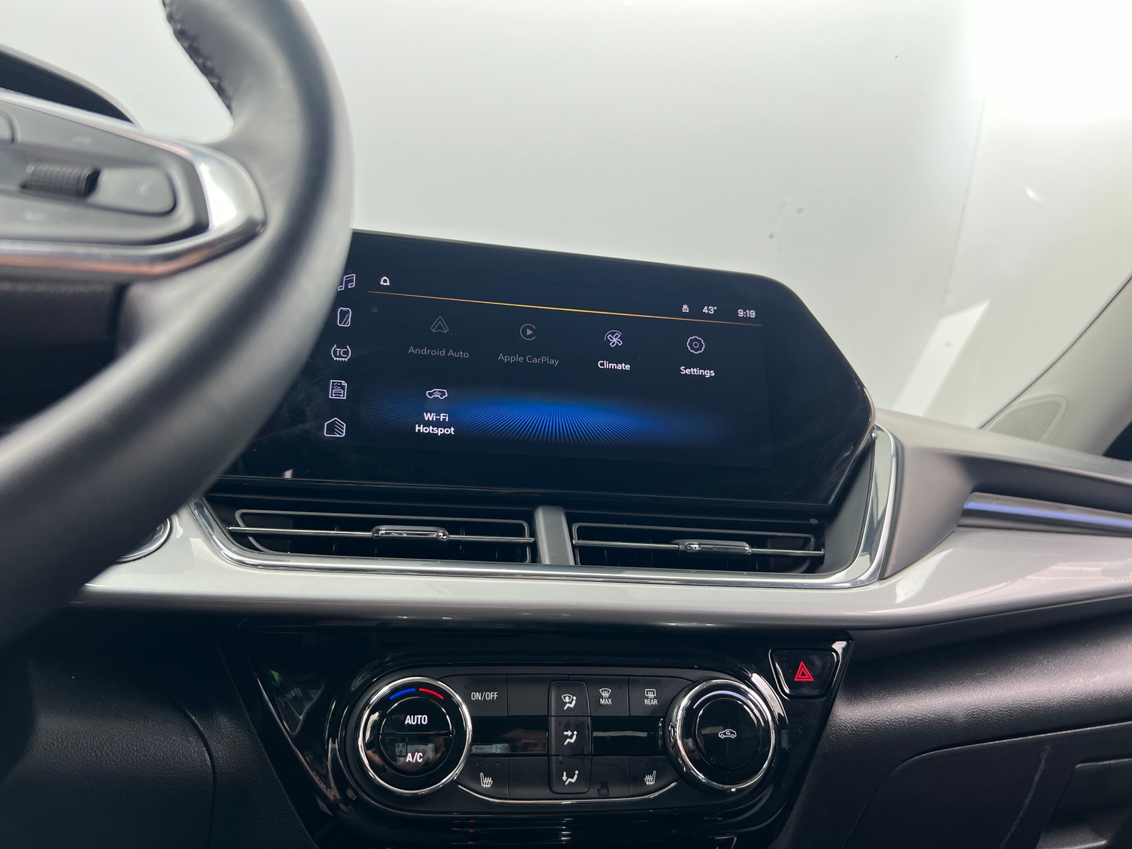 Thumbnail: 2025 Chevrolet Trax - 4