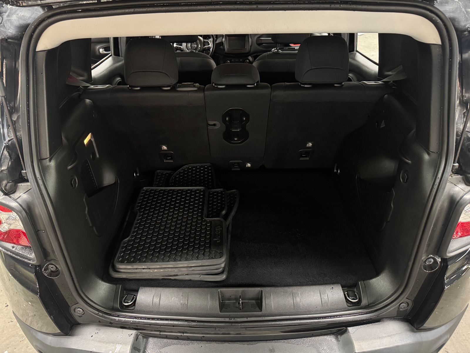 Thumbnail: 2020 Jeep Renegade - 7