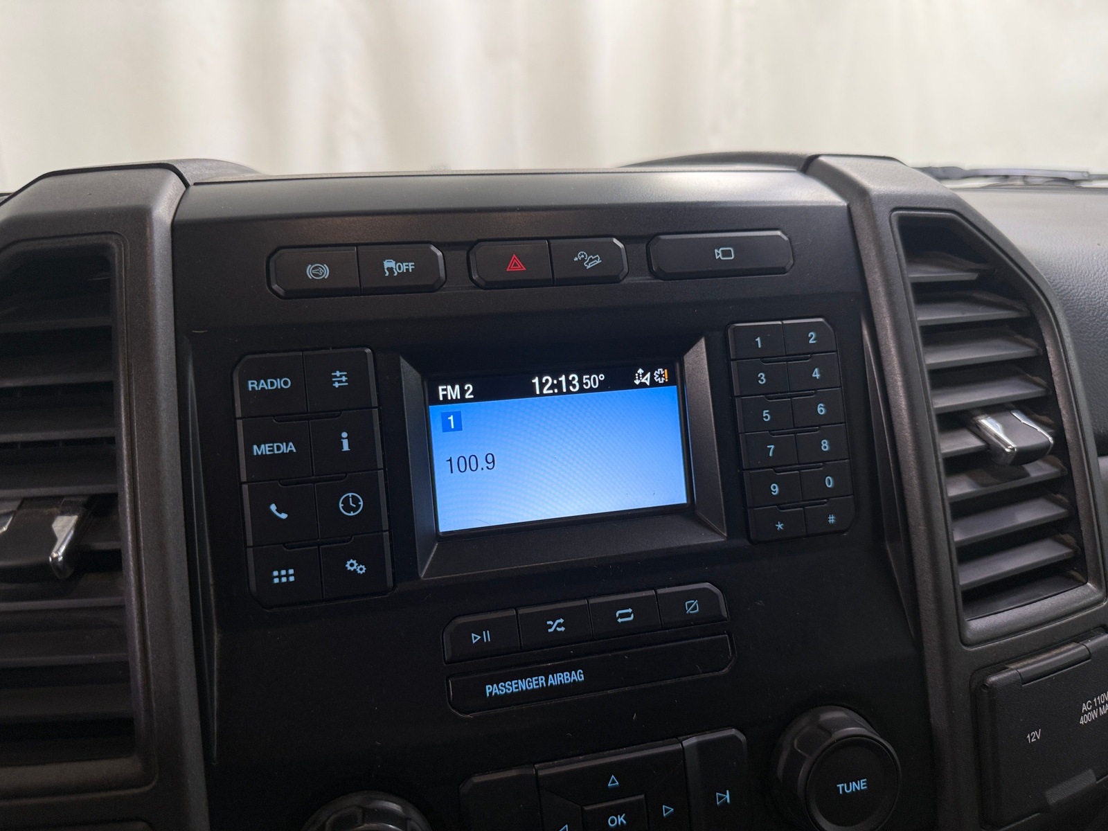 Thumbnail: 2020 Ford Econoline - 3