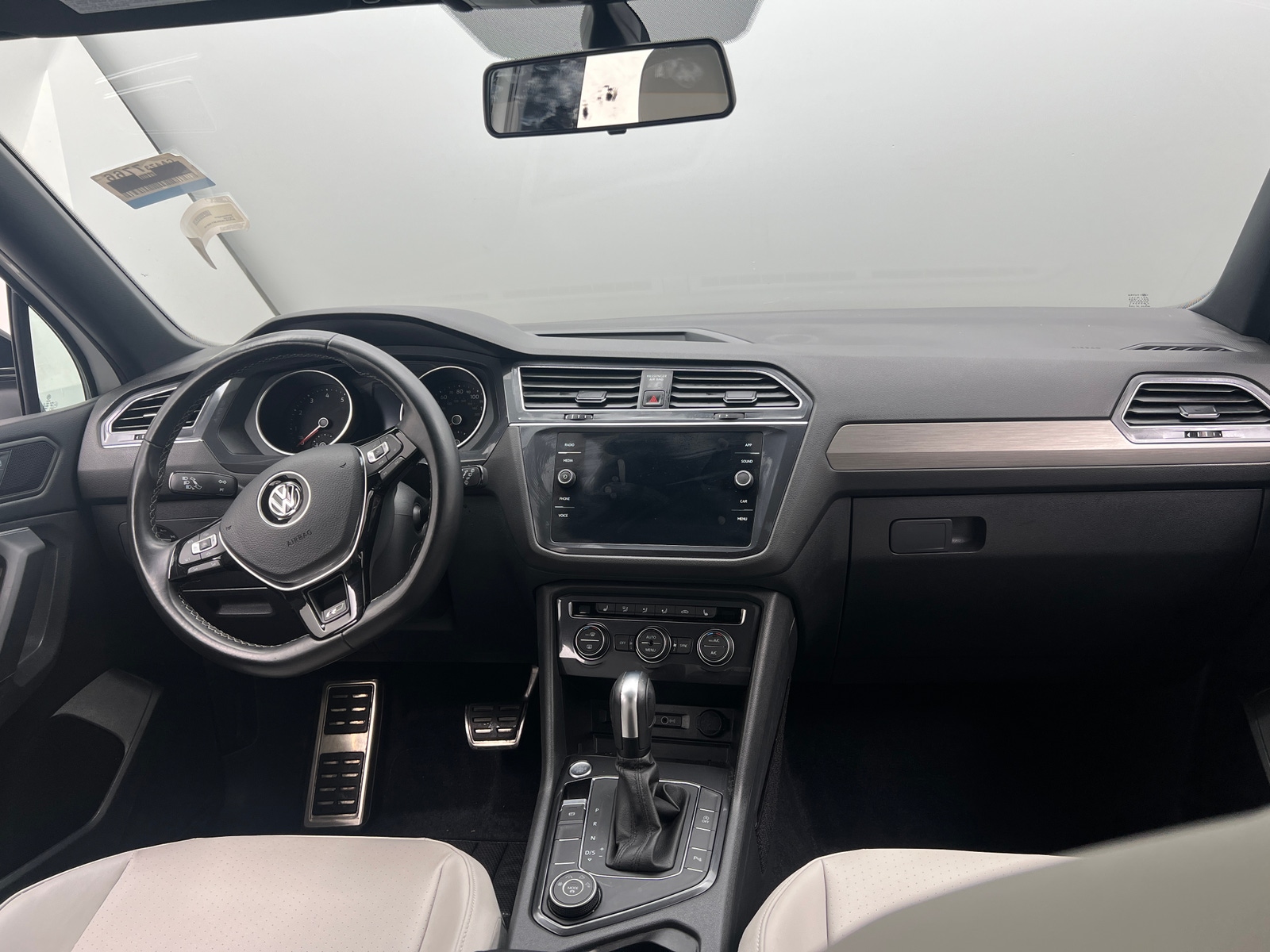 Thumbnail: 2020 Volkswagen Tiguan - 2