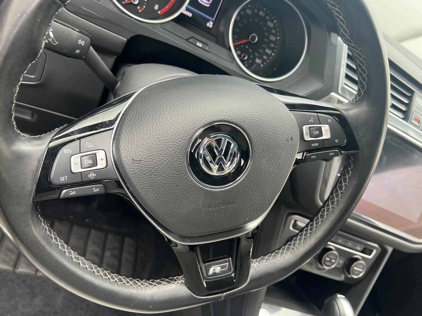 Thumbnail: 2020 Volkswagen Tiguan - 4