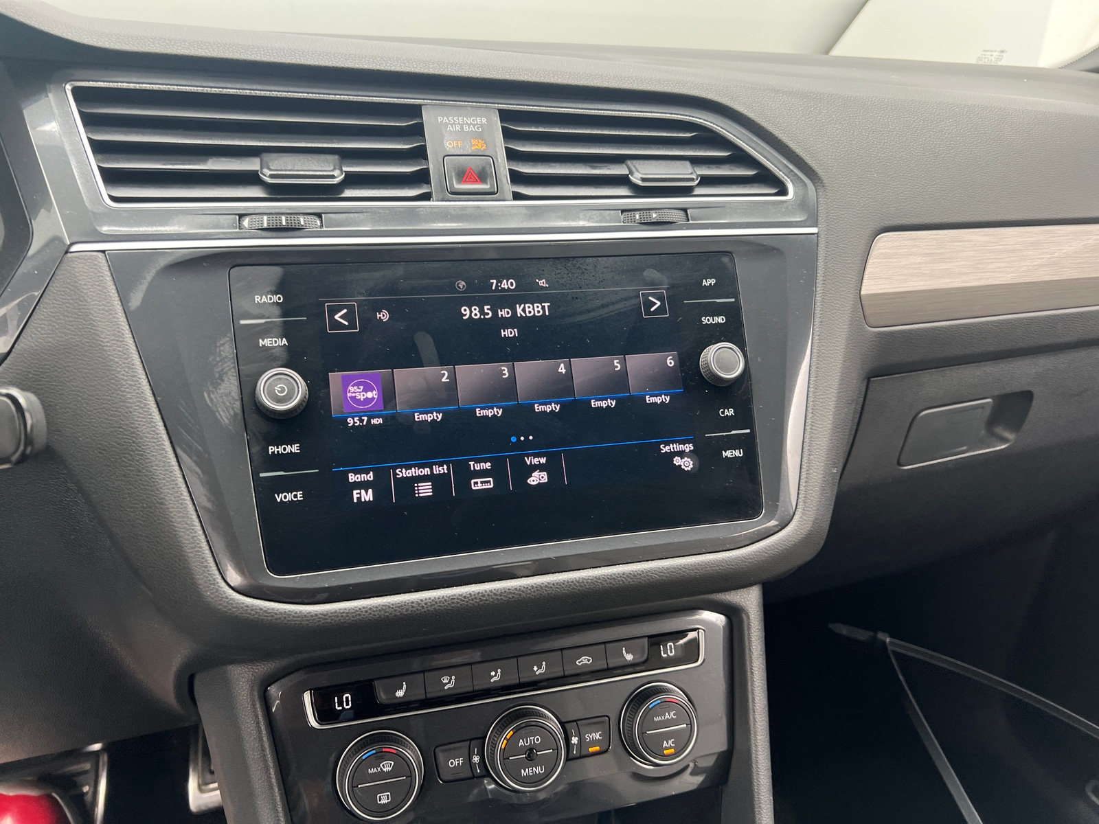 Thumbnail: 2020 Volkswagen Tiguan - 3