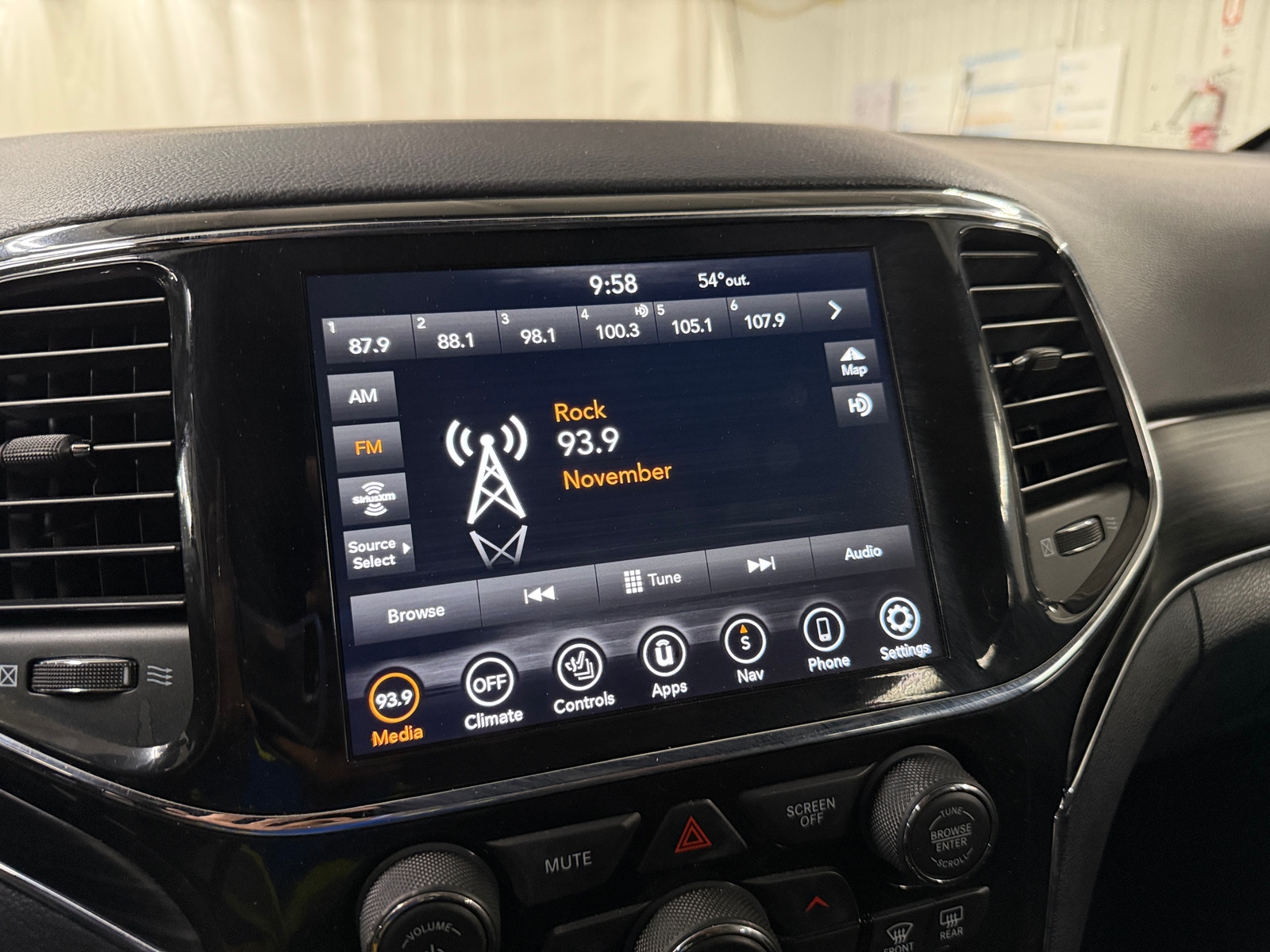 Thumbnail: 2021 Jeep Grand Cherokee - 3