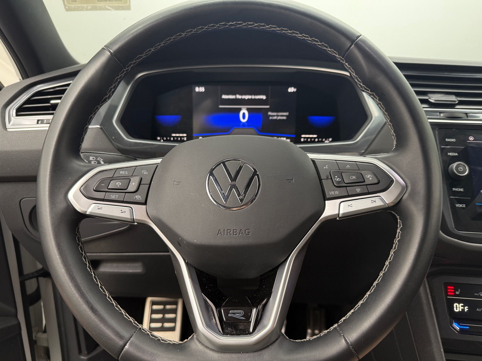 Thumbnail: 2023 Volkswagen Tiguan - 4