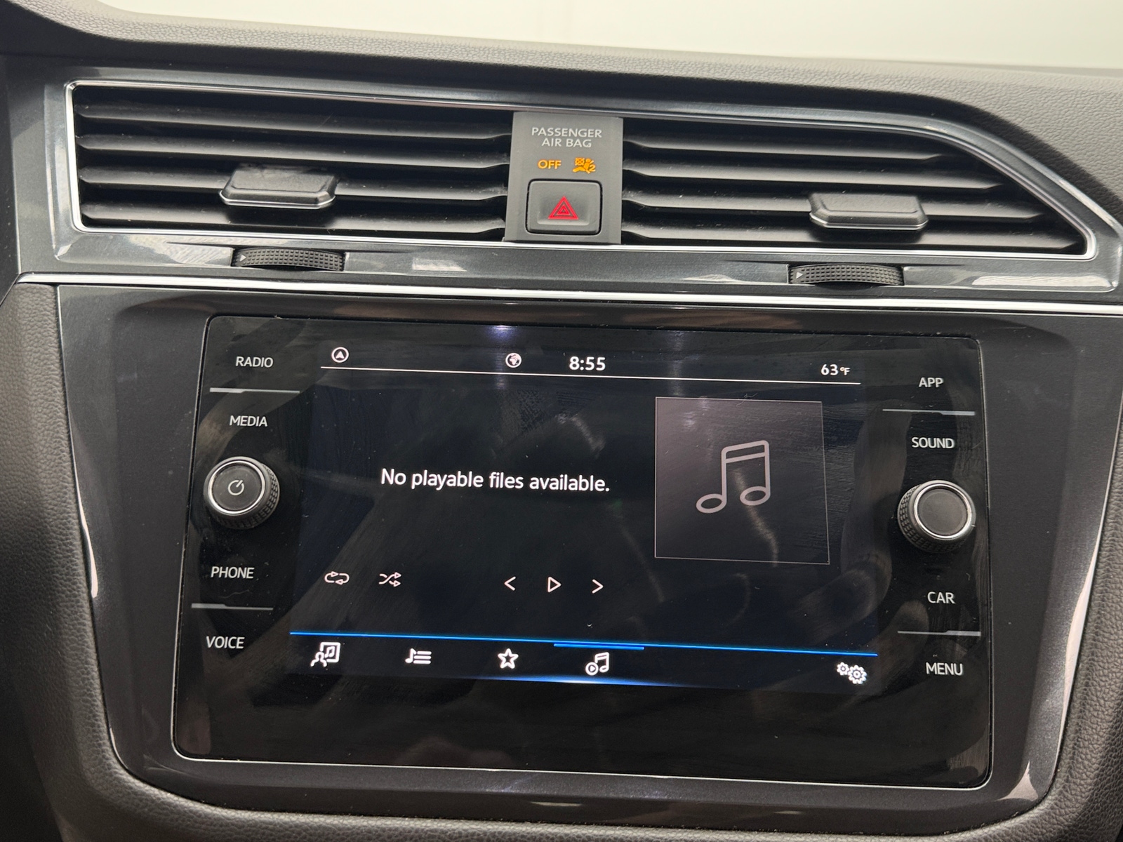 Thumbnail: 2023 Volkswagen Tiguan - 3